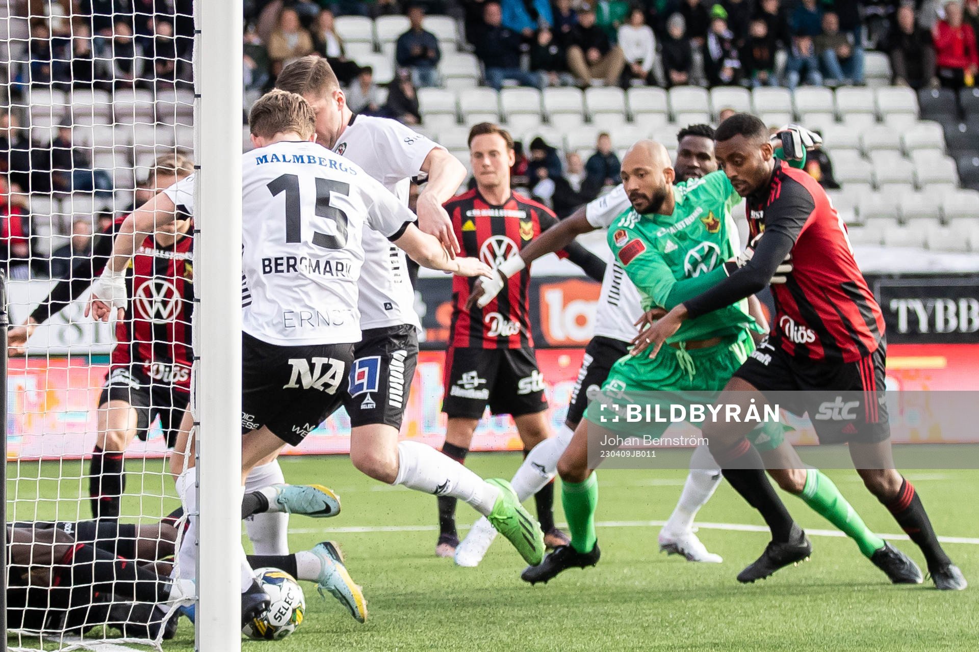 Örebros Niclas Bergmark mot Östersunds Aly Keita