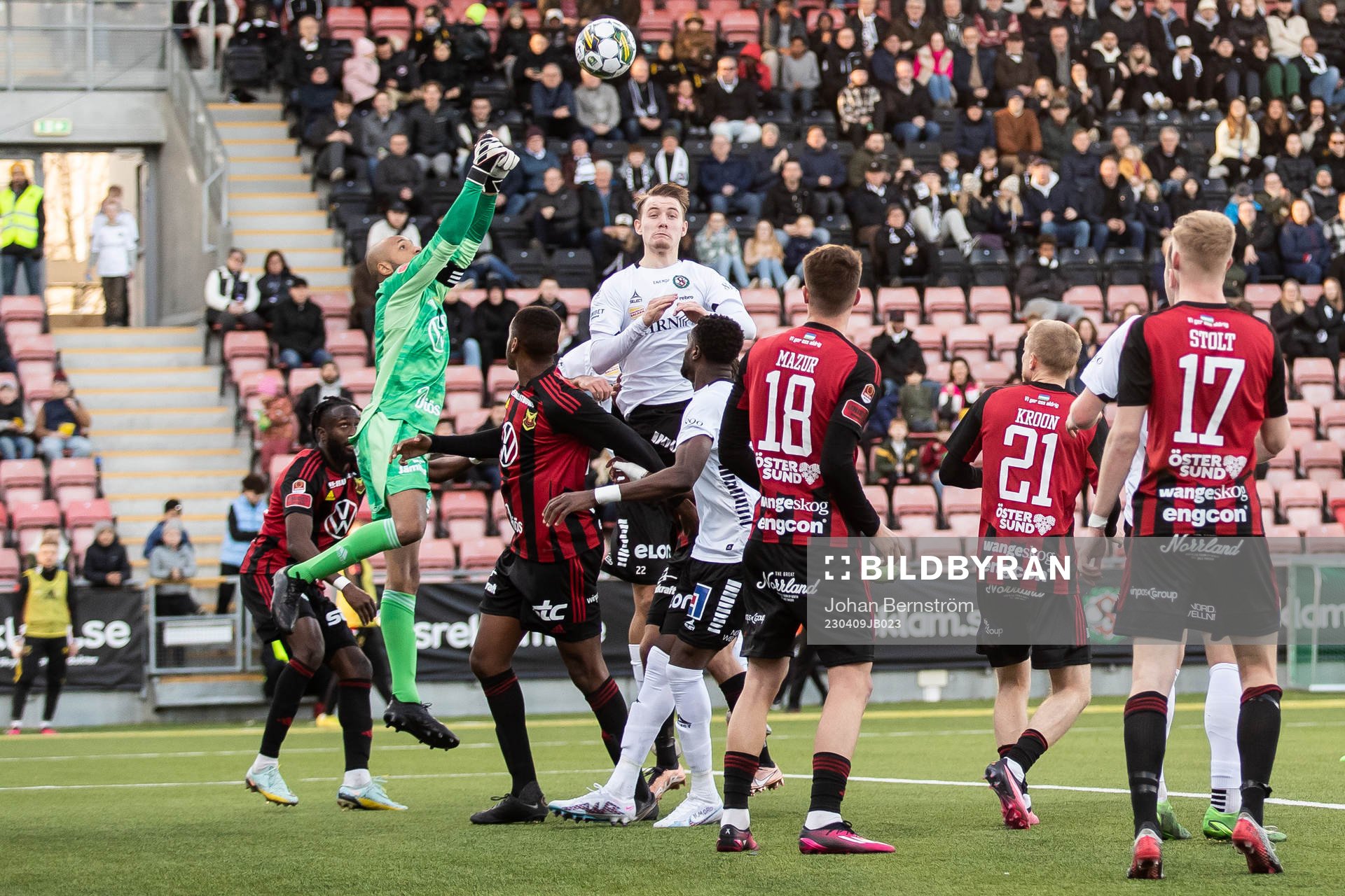 Örebros Noel Milleskog och Östersunds Aly Keita