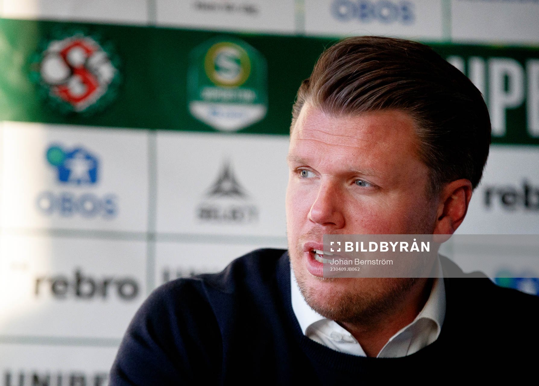 Örebros huvudtränare Christian Järdler på presskonferens
