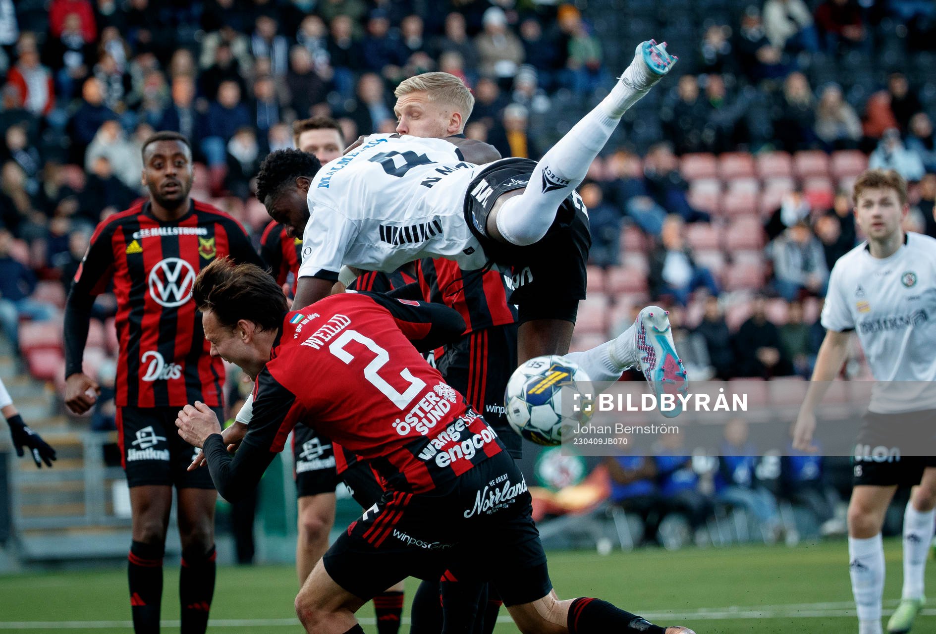 Östersunds Cesar Weilid och Örebros Nasiru Moro