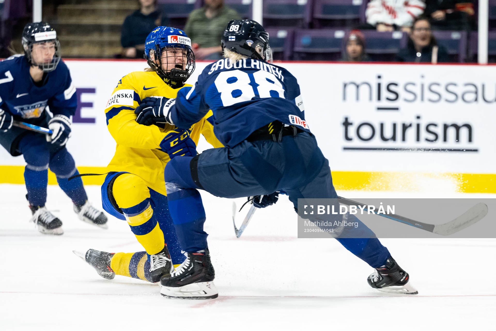 Hilda Svensson of Sweden  and Ronja Savolainen of Finland