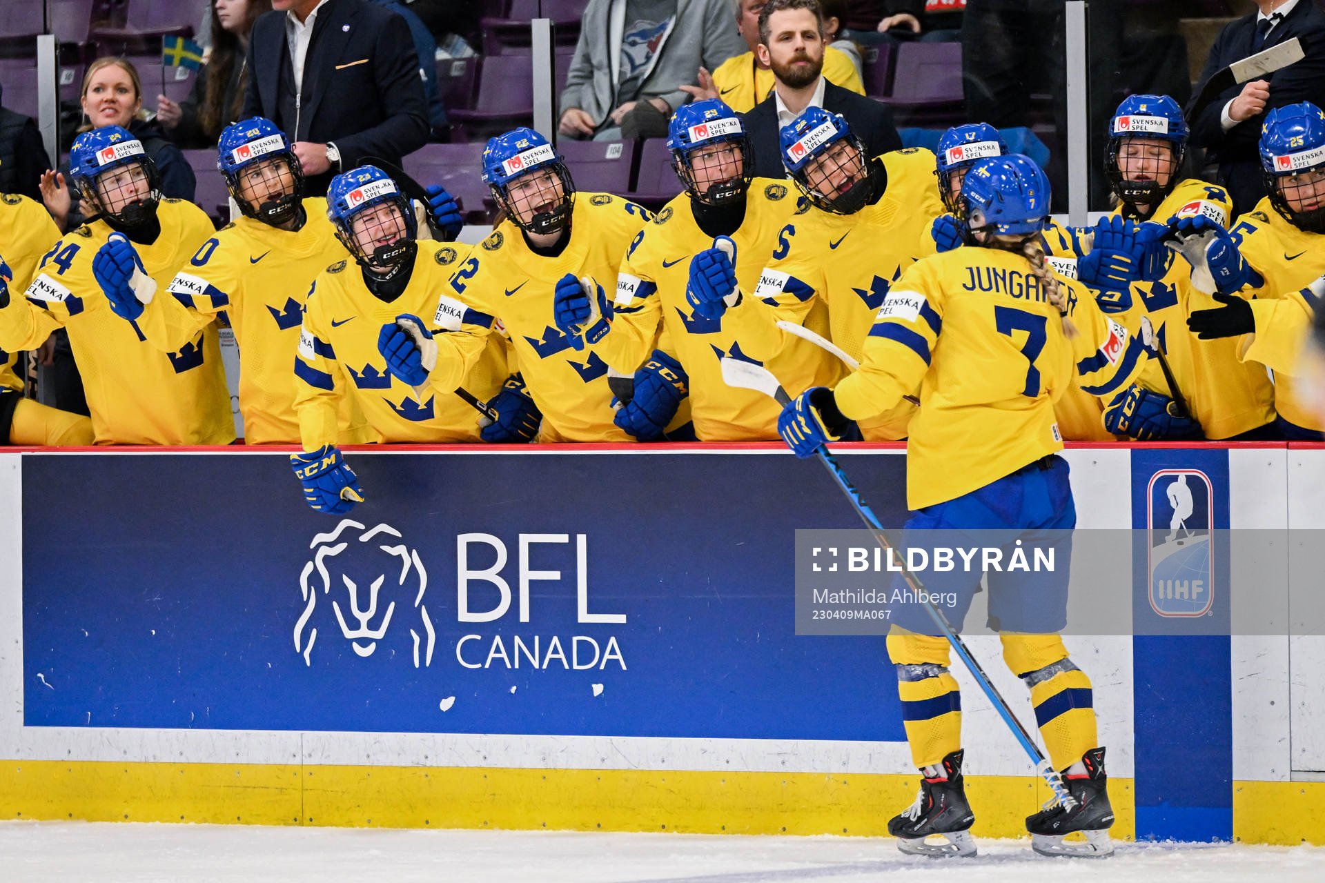 Mira Jungåker of Sweden celebrate with the bench