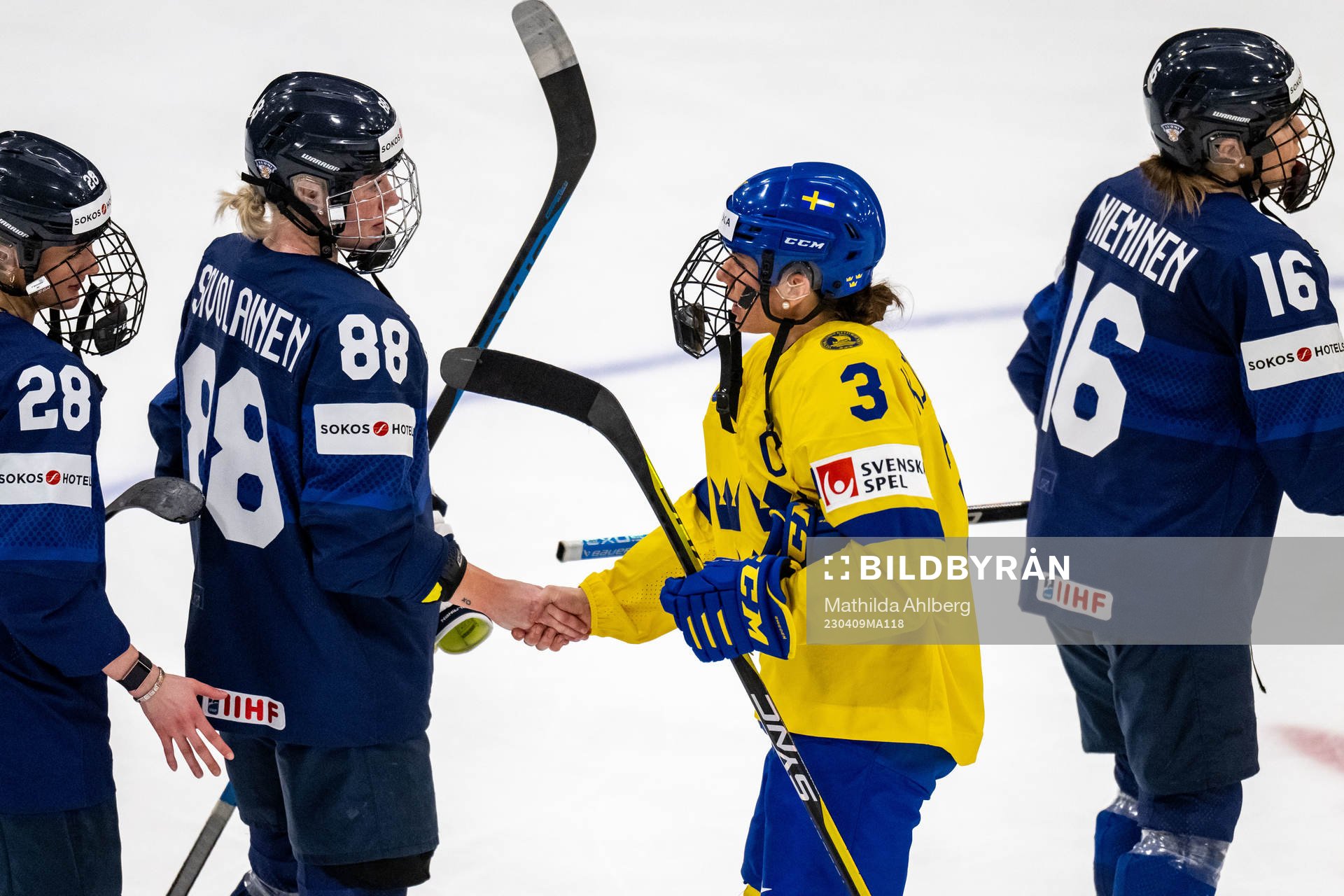 Ronja Savolainen of Finland and Anna Kjellbin of Sweden