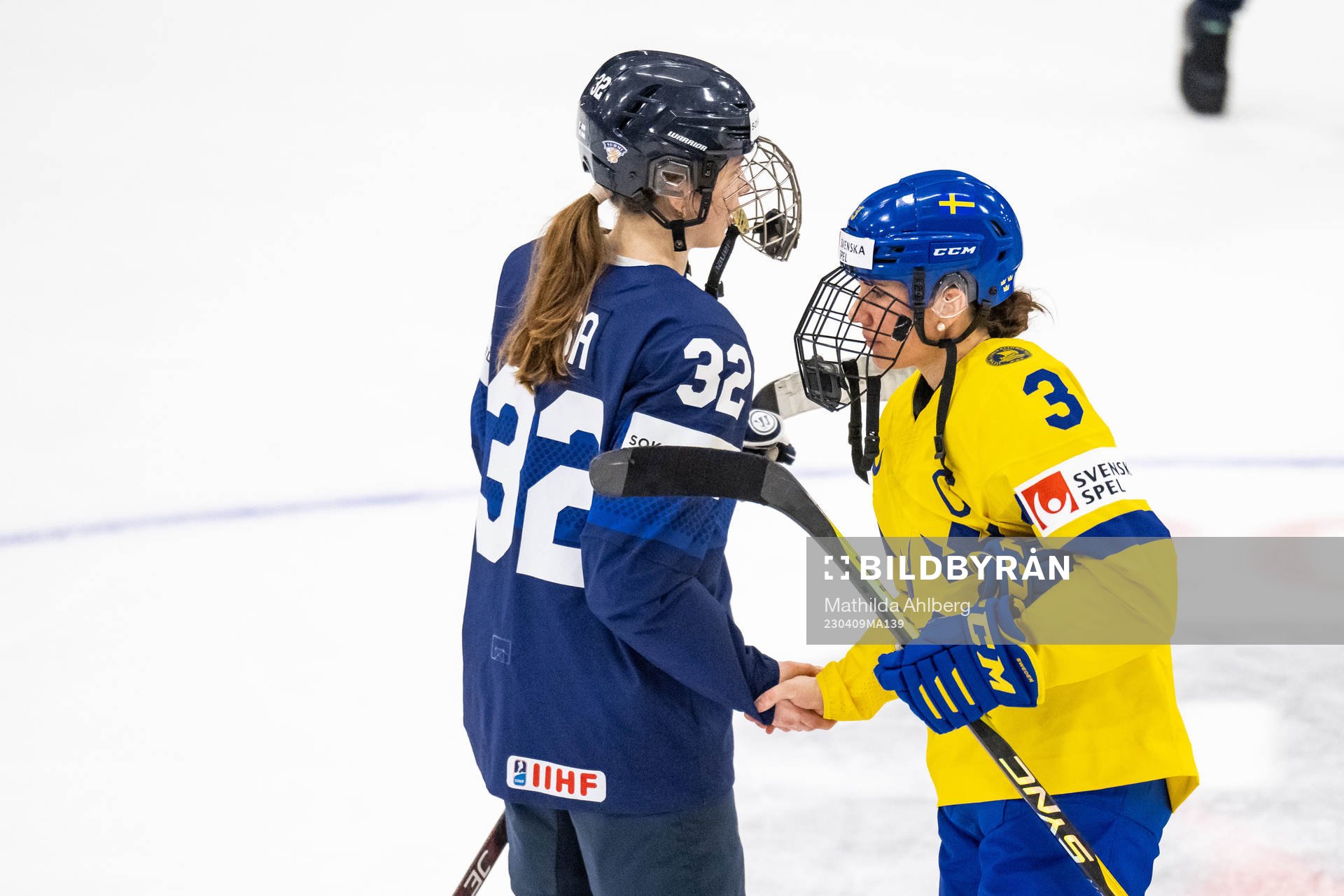 Emilia Vesa of Finland and Anna Kjellbin of Sweden