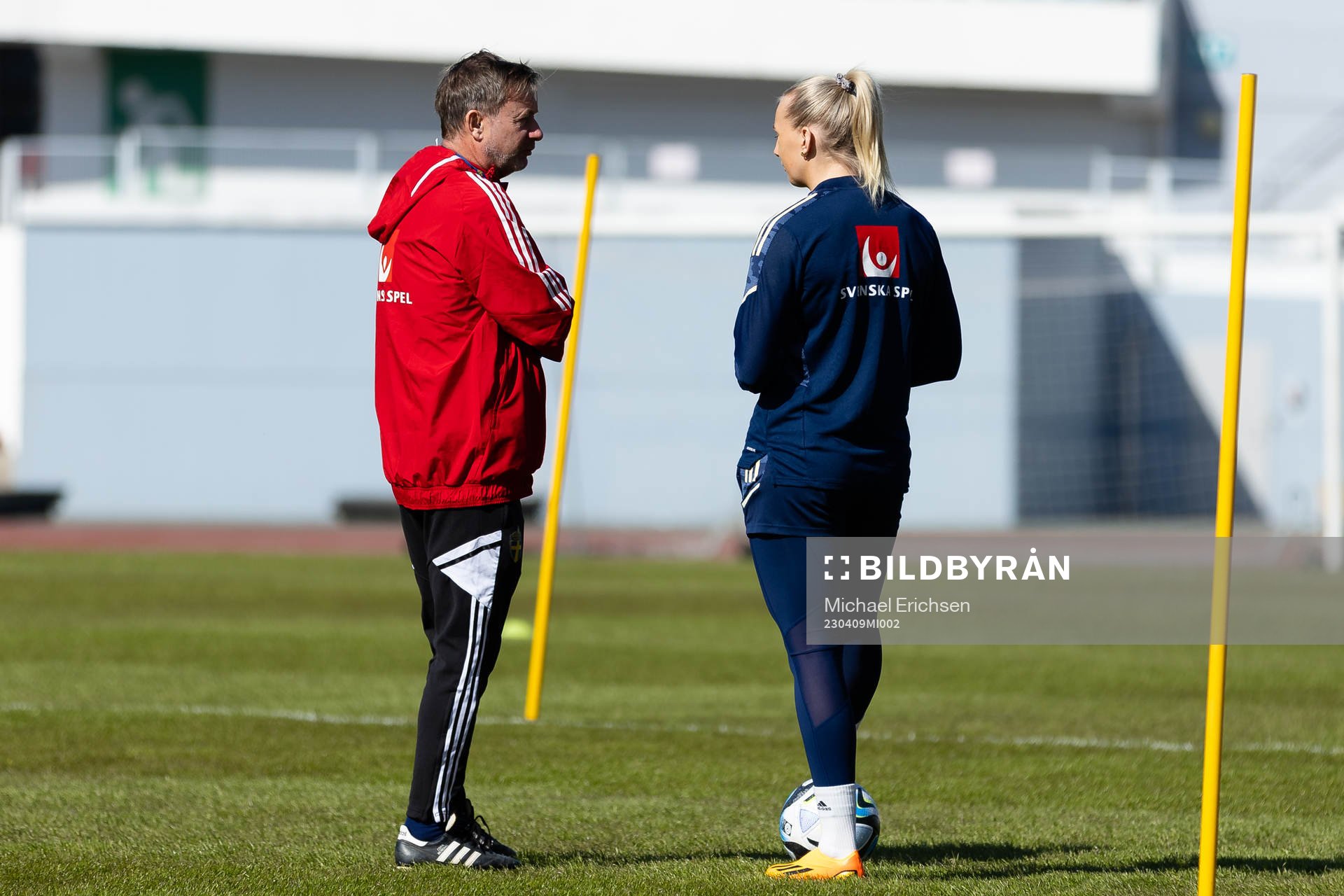 Head coach Peter Gerhardsson of Sweden and Stina Blackstenius during a training session with women’s national football team Sweden on April 9, 2023 in Göteborg.