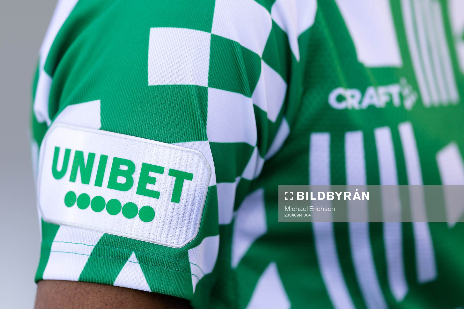 En Unibet logo på Hammarbys uppvärmningströja innan