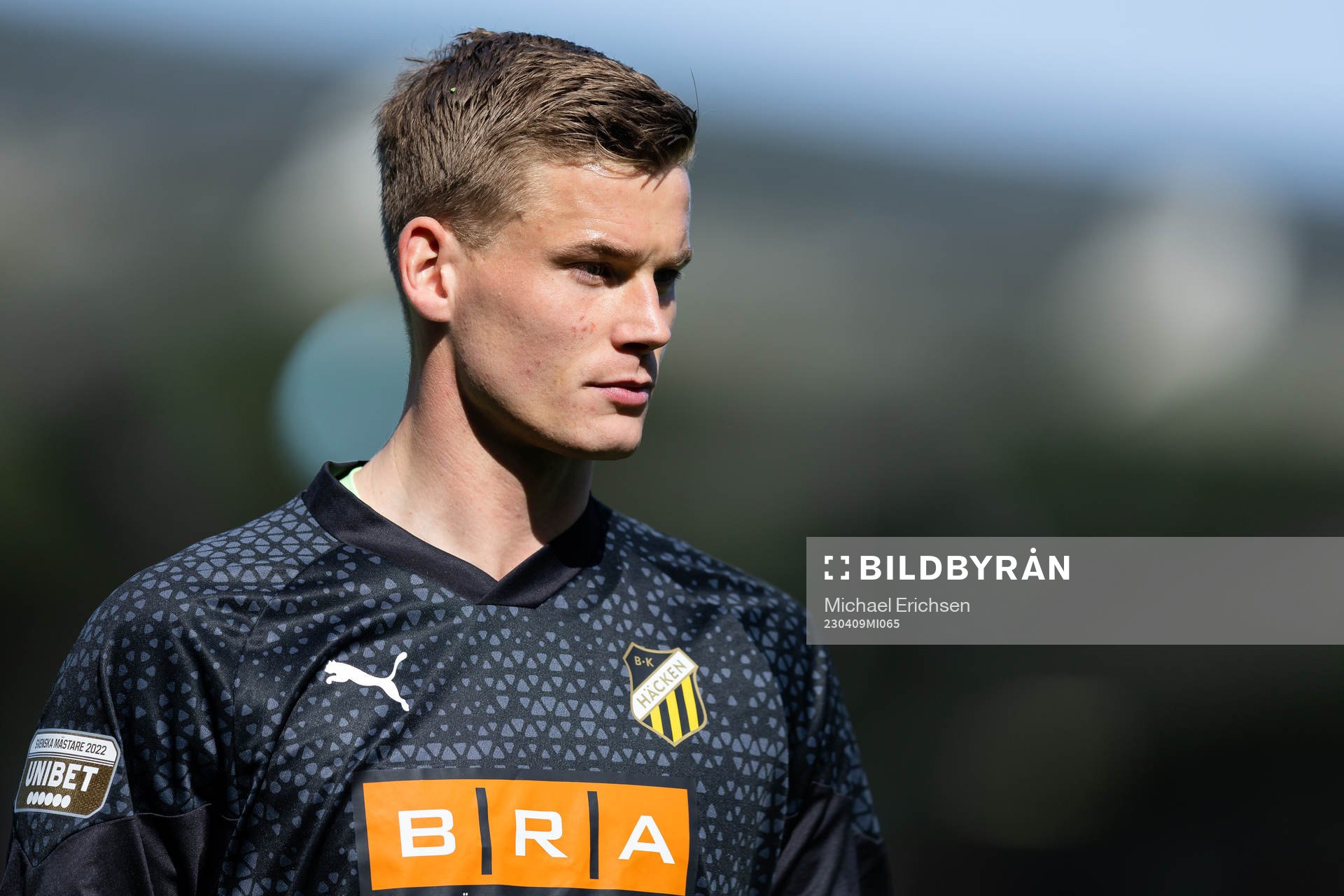 Häckens målvakt Johan Brattberg innan fotbollsmatchen i Allsvenskan mellan Häcken och Hammarby den 9 april 2023 i Göteborg. 