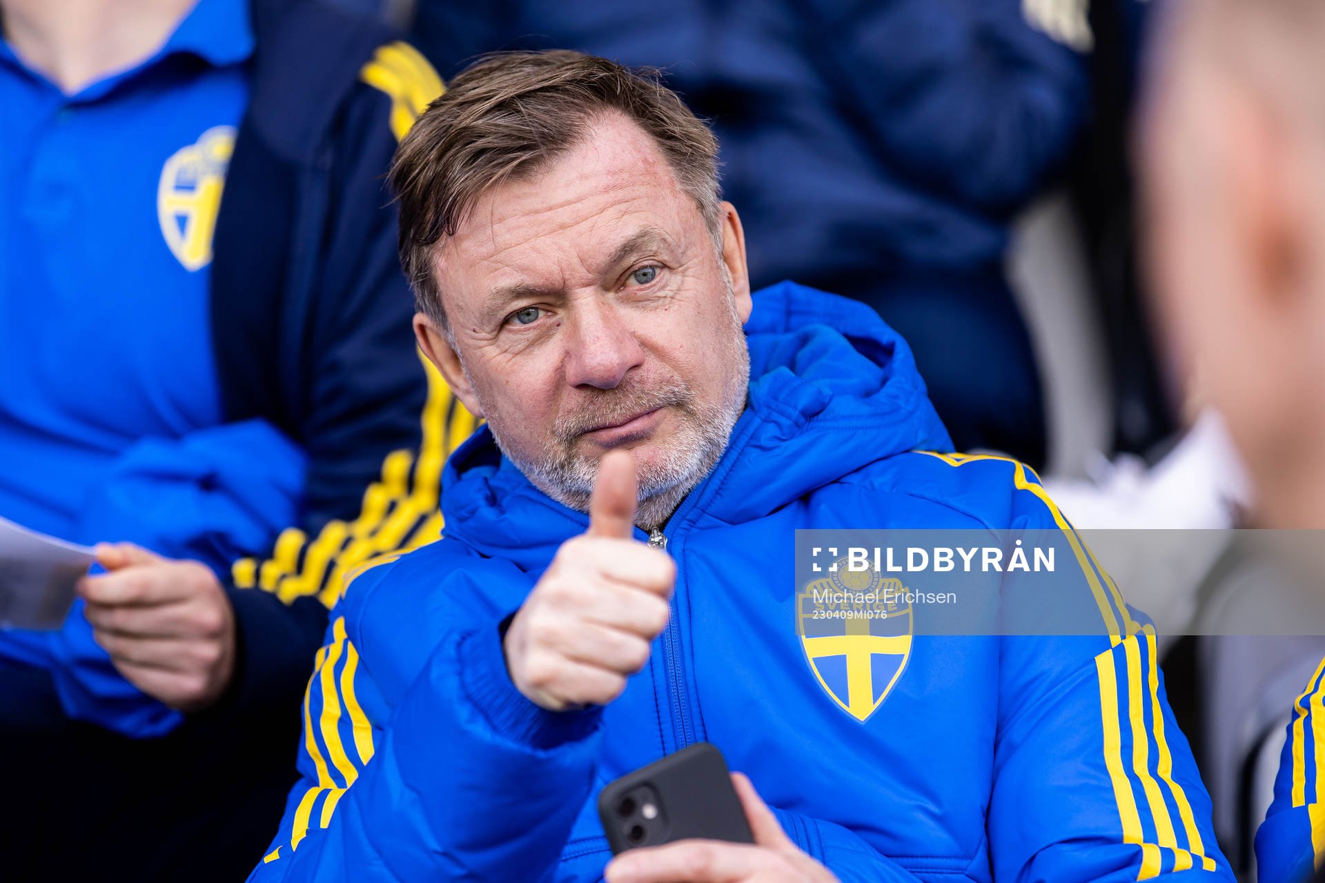 Svenska damlandslagets förbundskapten Peter Gerhardsson på läktaren under fotbollsmatchen i Allsvenskan mellan Häcken och Hammarby den 9 april 2023 i Göteborg.