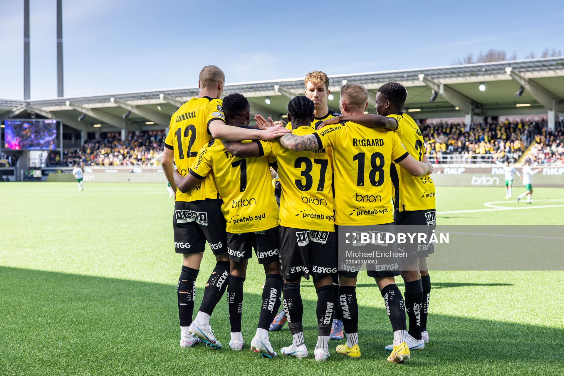 Häckens spelare jublar