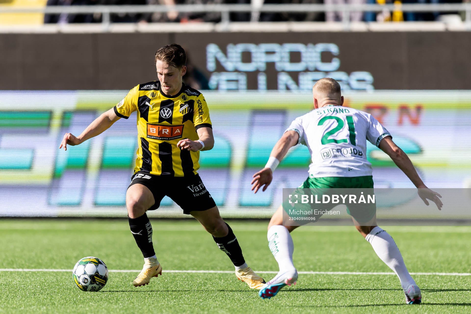 Häckens Lars Olden Larsen och Hammarbys Simon Strand