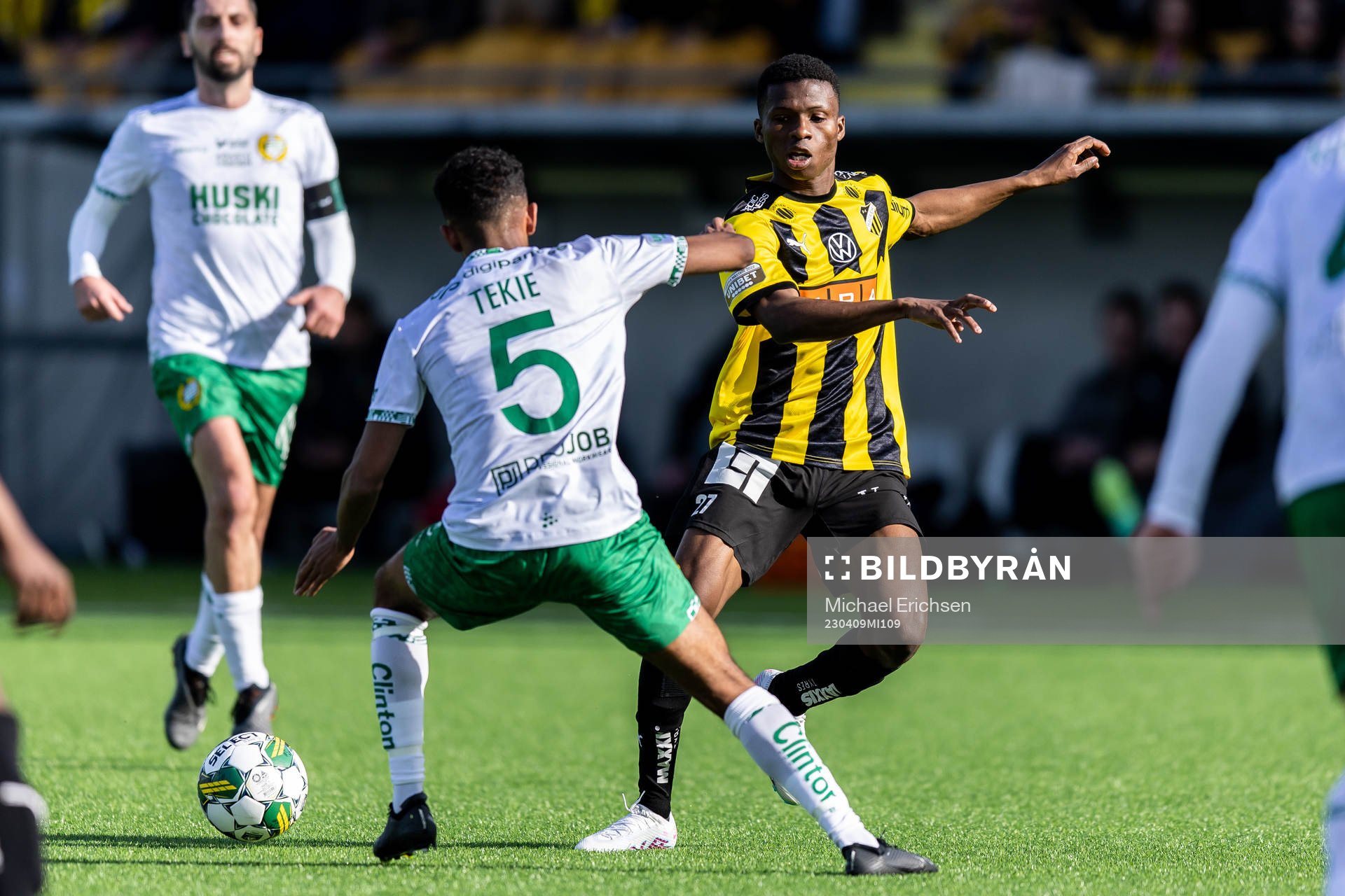 Häckens Akoua Romeo Amane och Hammarbys Tesfaldet Tekie