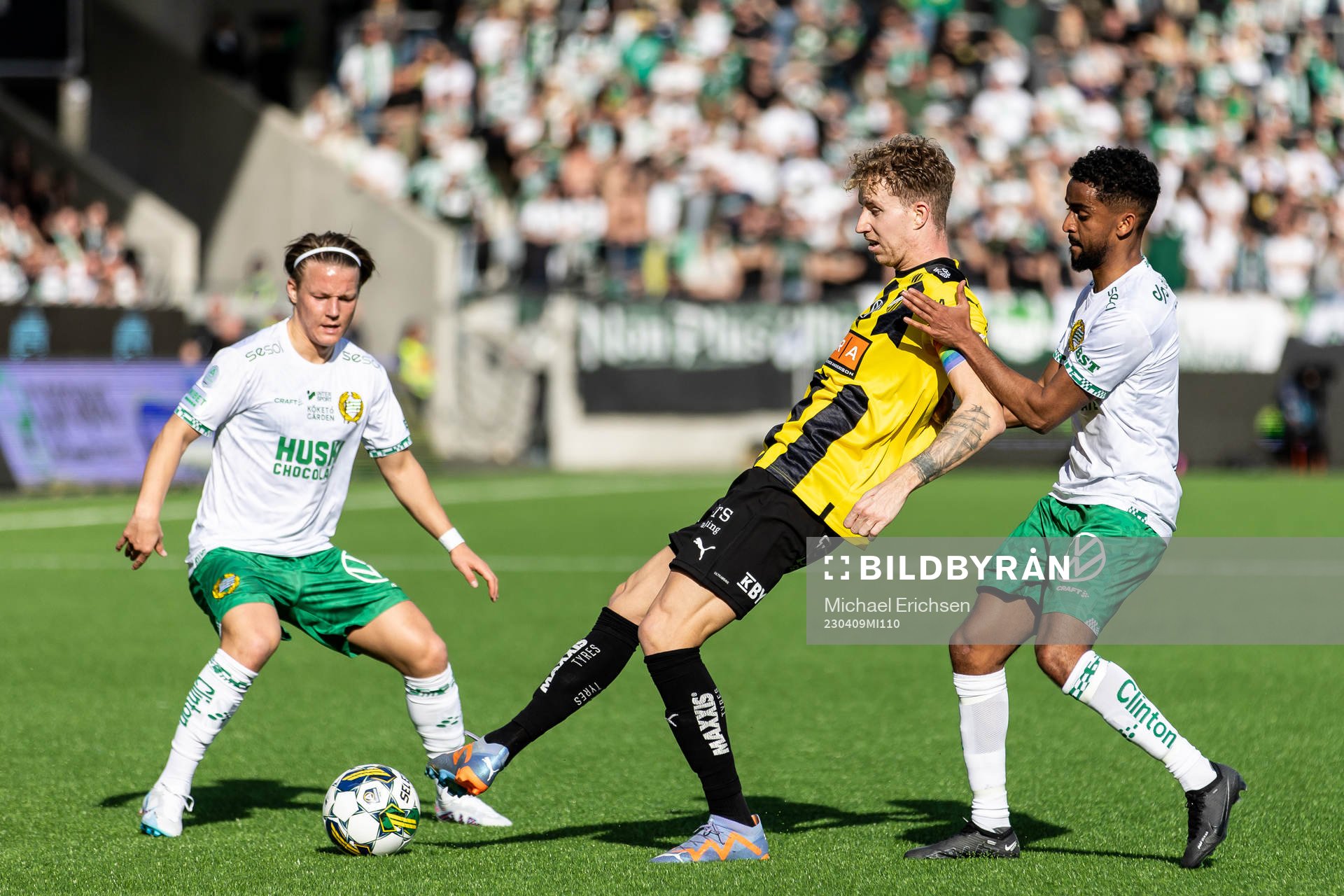 Häckens Samuel Gustafson mot Hammarbys Tesfaldet Tekie