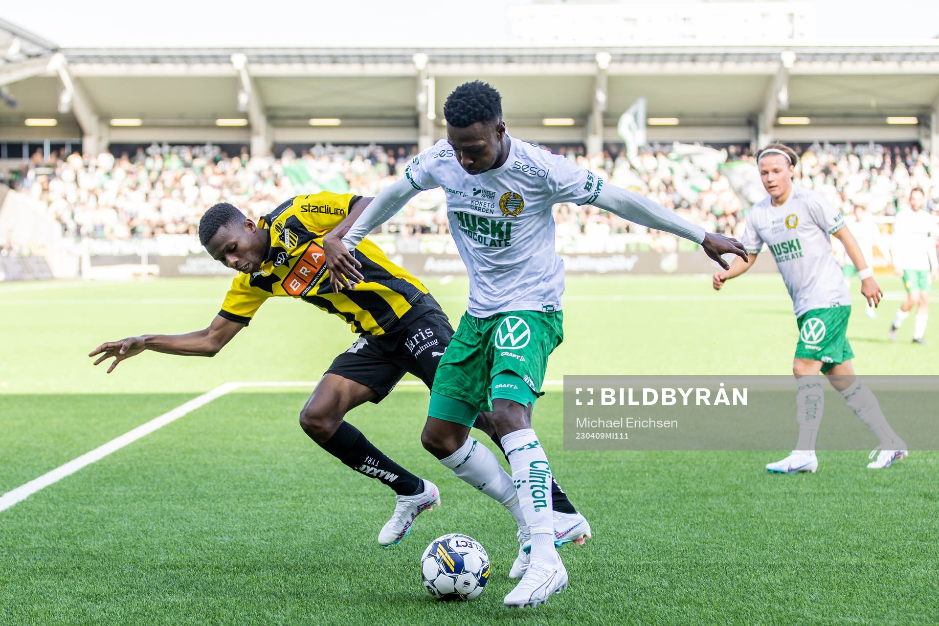 Häckens Akoua Romeo Amane och Hammarbys Shaquille Pinas