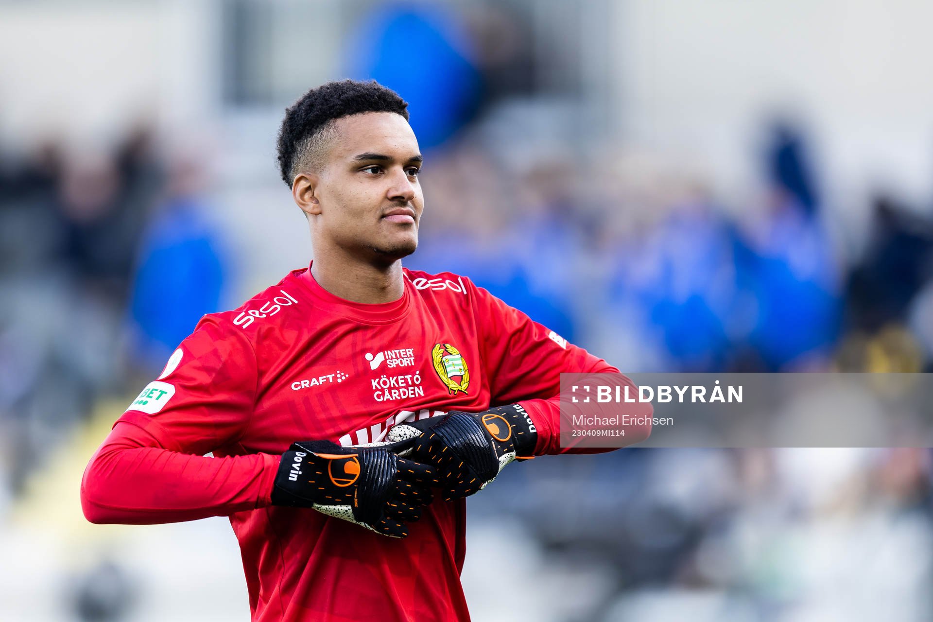 Hammarbys målvakt Oliver Dovin deppar
