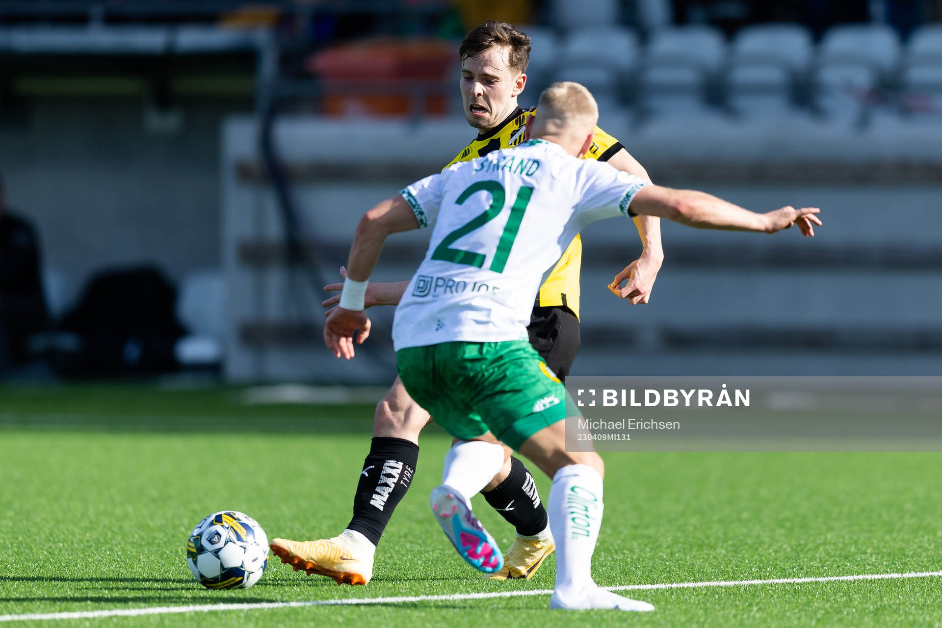 Häckens Lars Olden Larsen och Hammarbys Simon Strand
