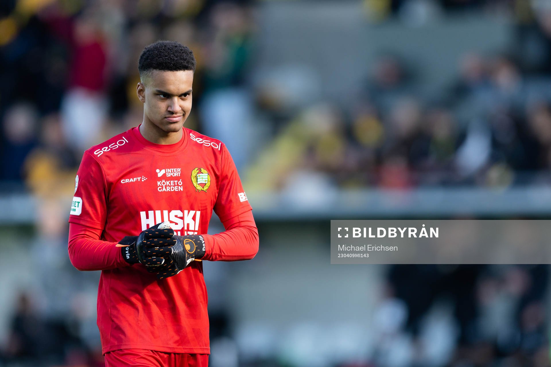 Hammarbys målvakt Oliver Dovin deppar