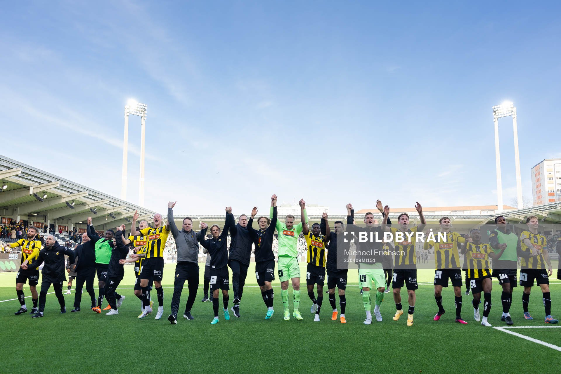 Häckens spelare jublar