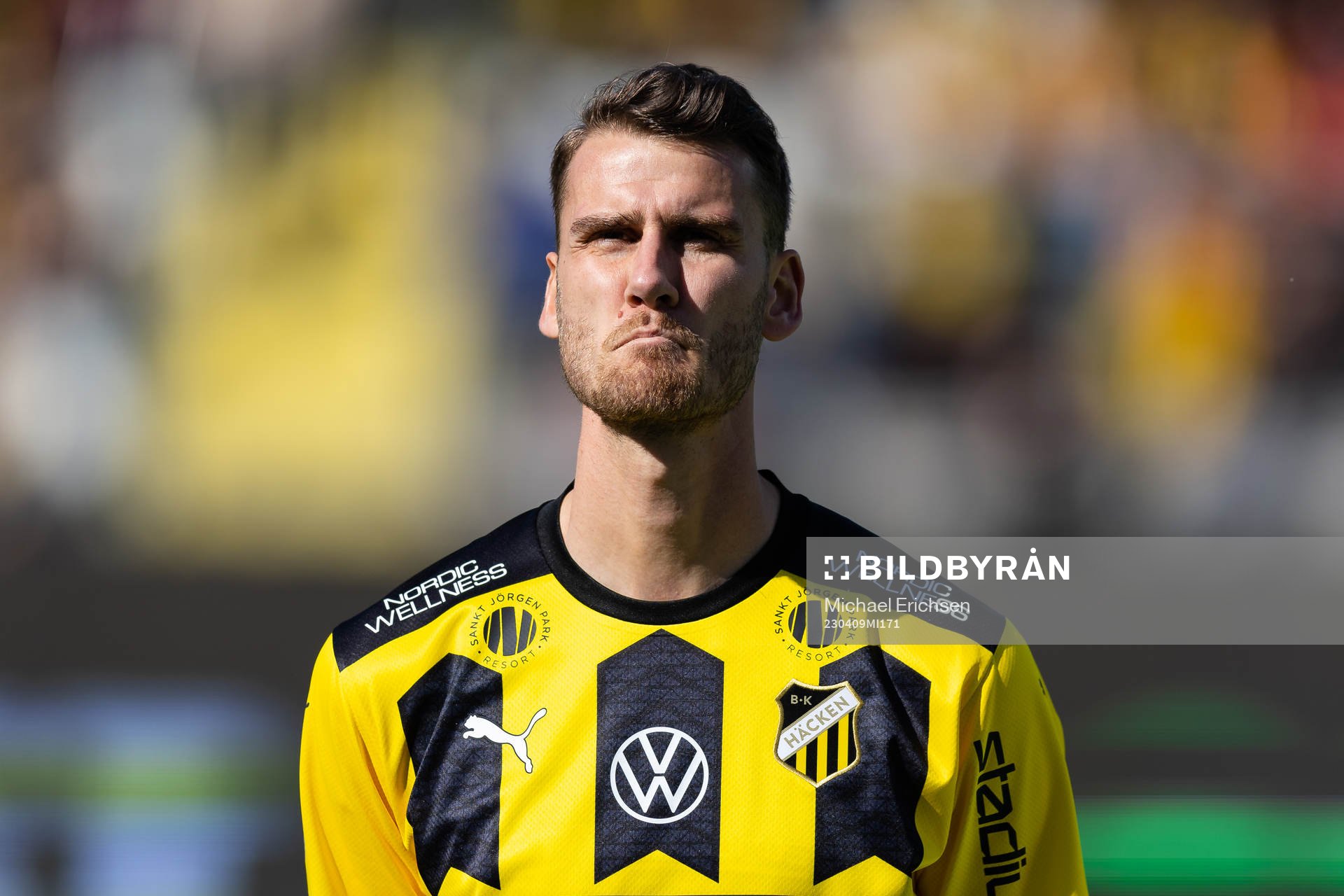 Häckens Johan Hammar  på line up innan fotbollsmatchen i