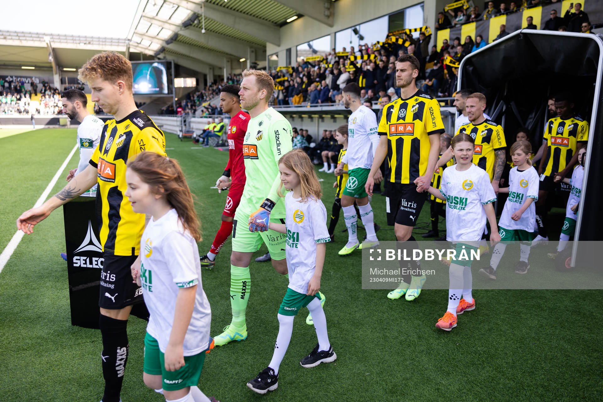 Lagen på väg in för line up, fr.v. Samuel Gustafson,