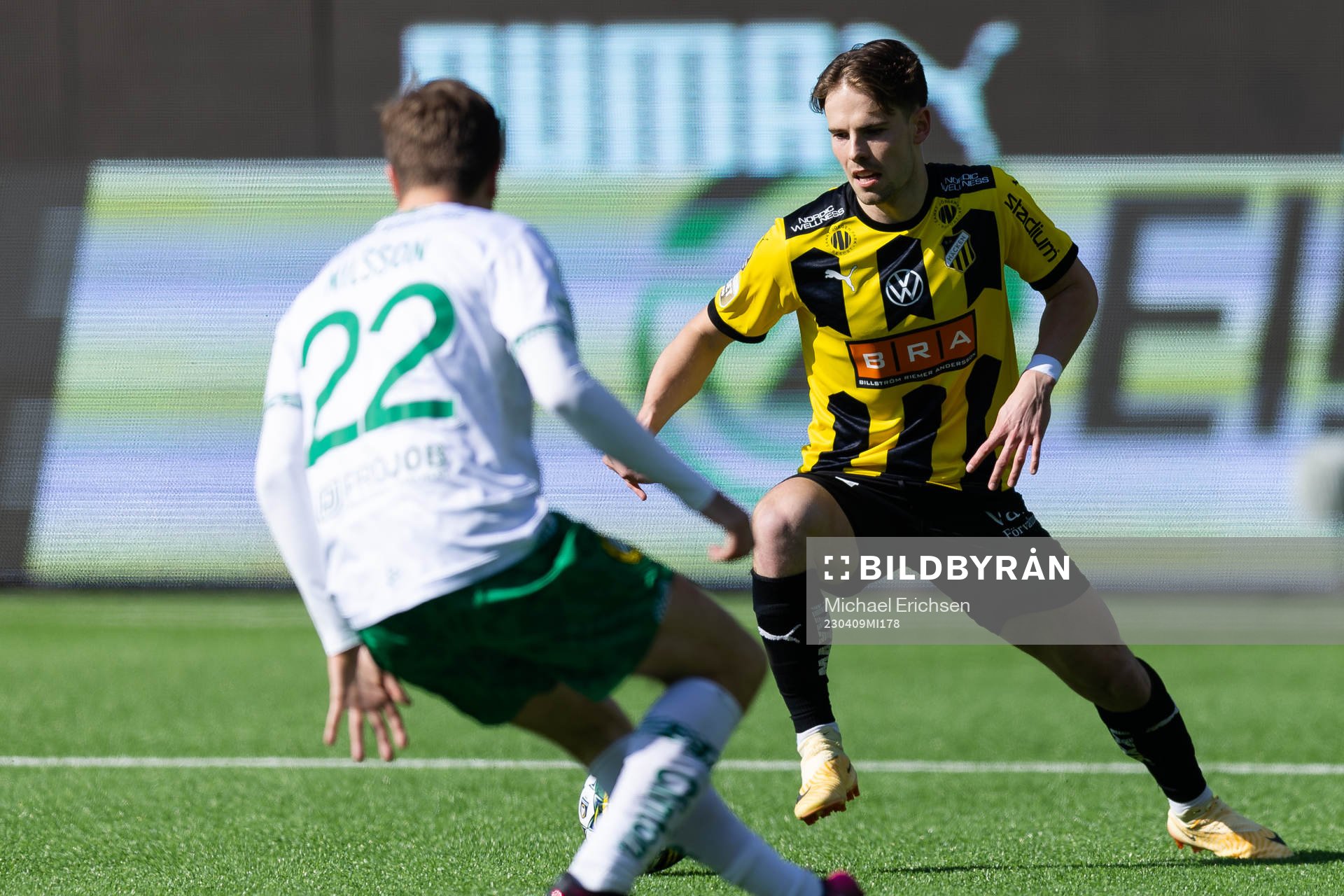 Häckens Lars Olden Larsen mot Hammarbys Joel Nilsson