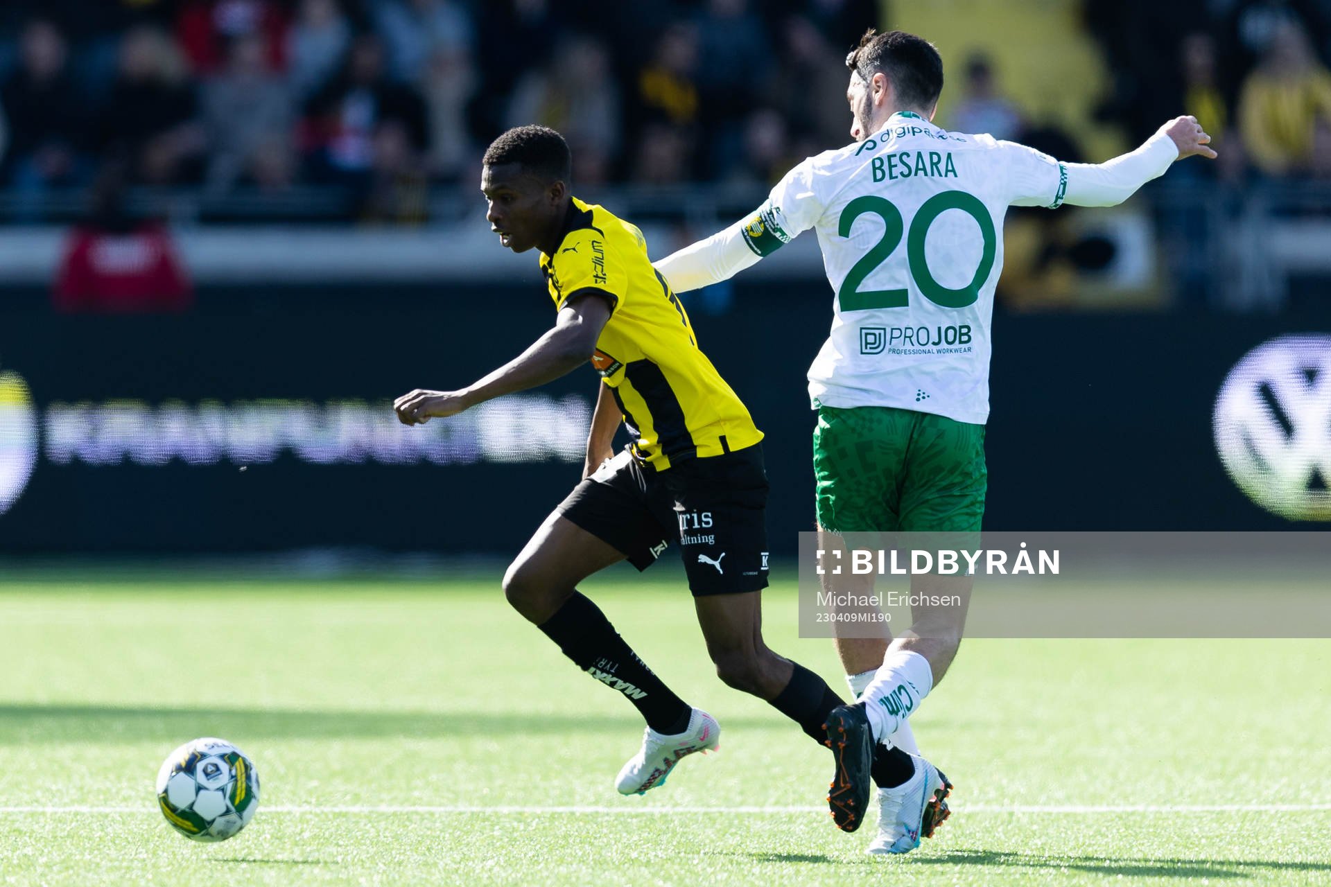Häckens Akoua Romeo Amane och Hammarbys Nahir Besara