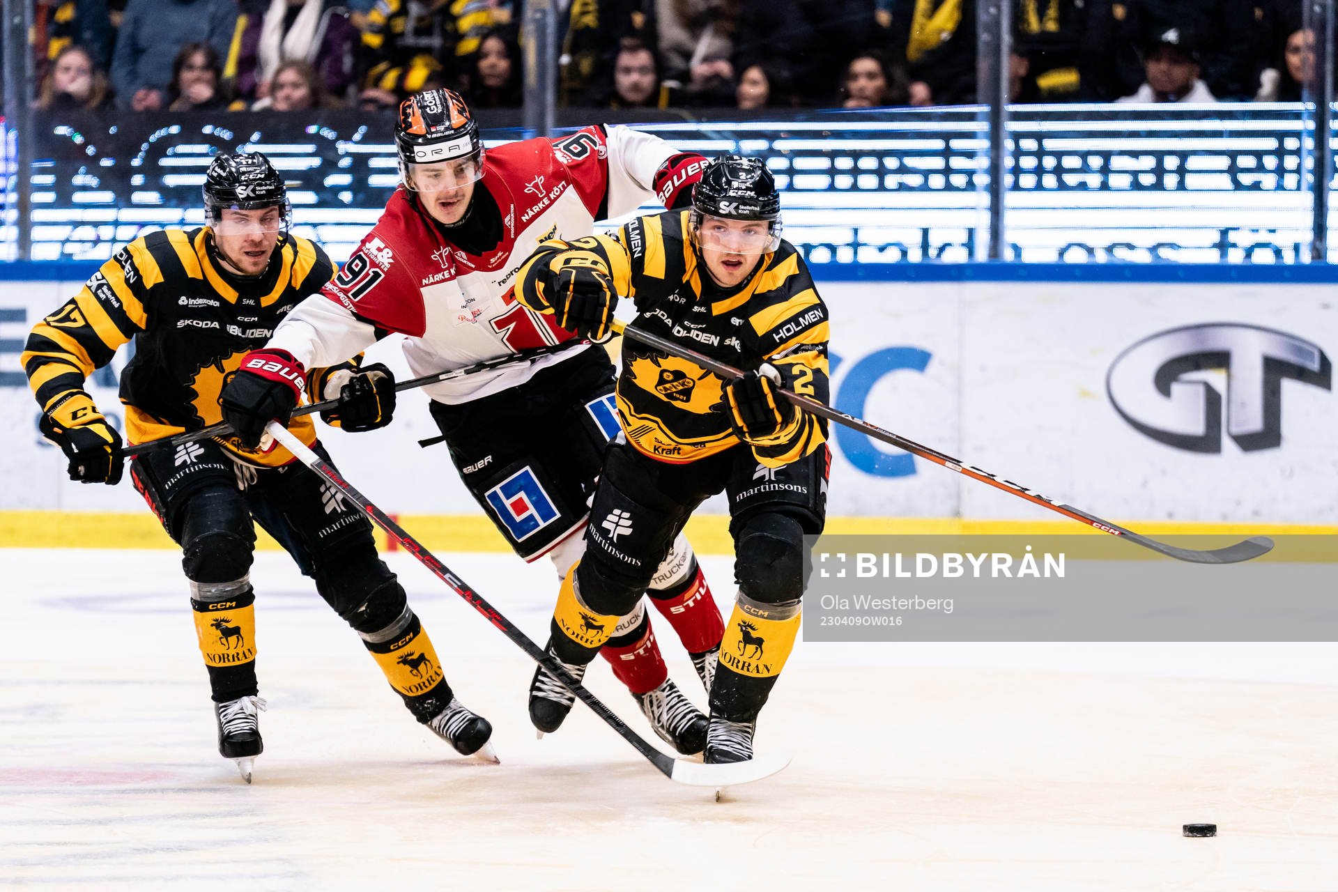 Örebros Leo Carlsson mot Skellefteås Pär Lindholm och