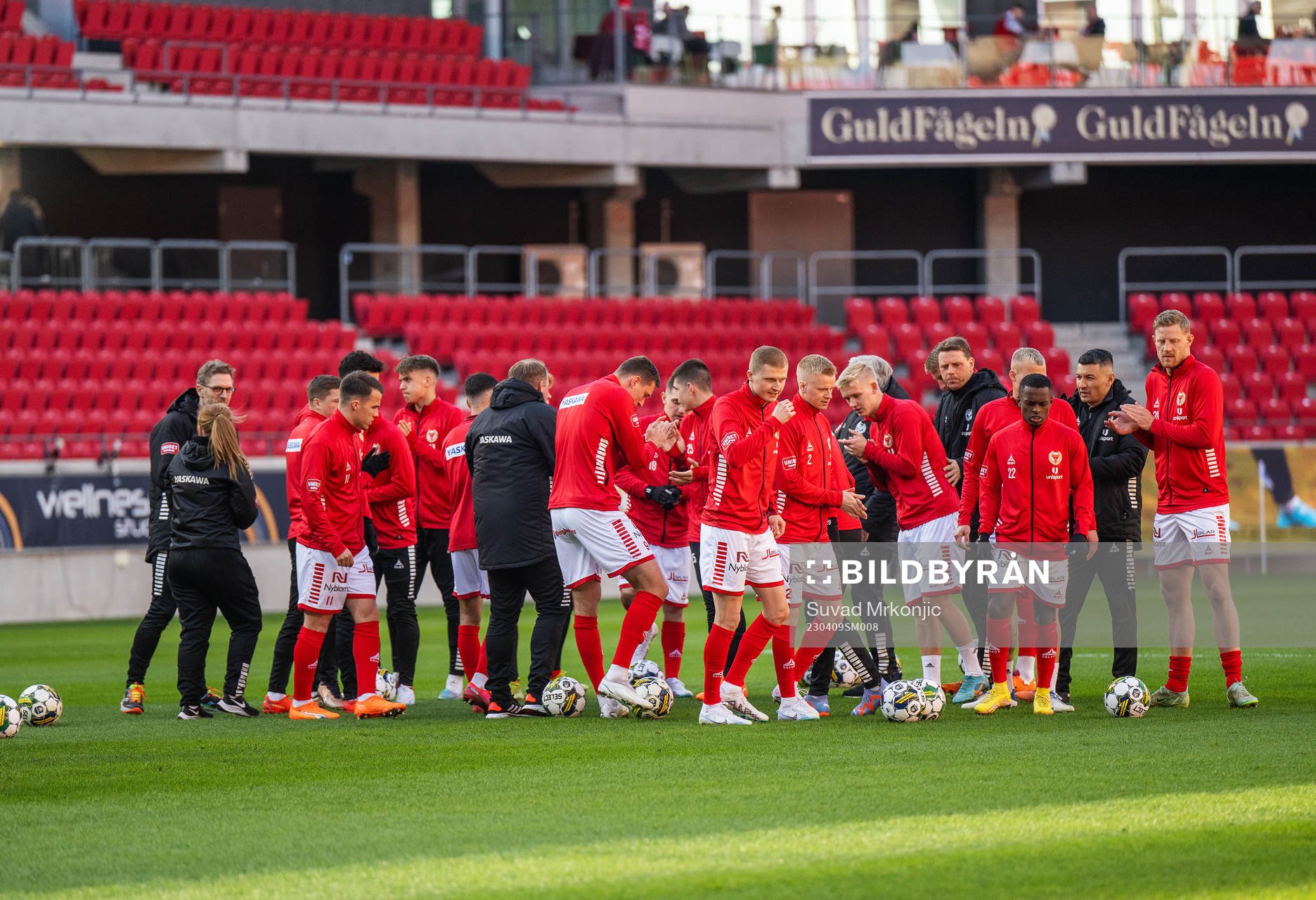 Kalmars spelare införfotbollsmatchen i Allsvenskan mellan