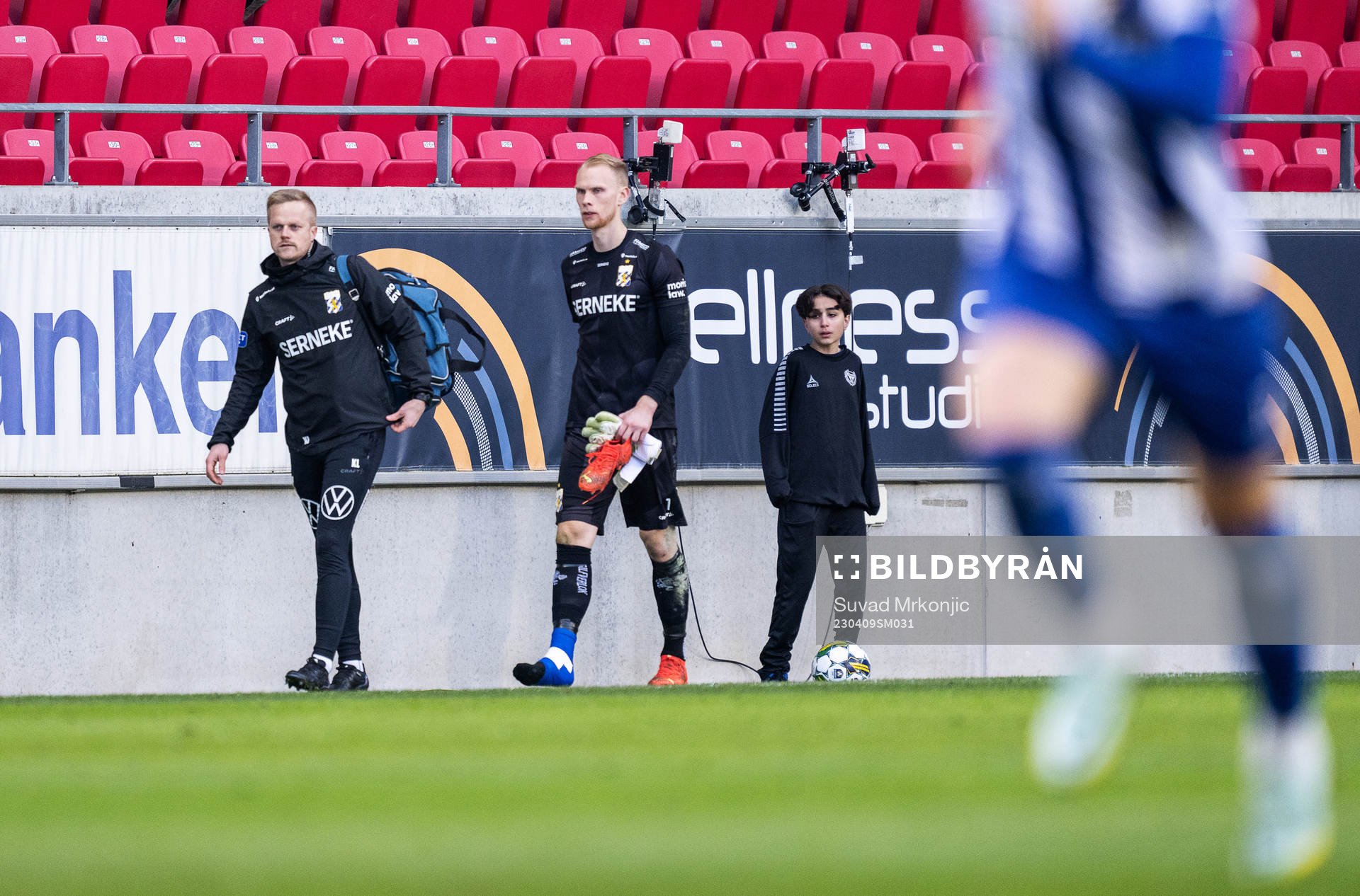 IFK Göteborgs målvakt Pontus Dahlberg lämnar planen