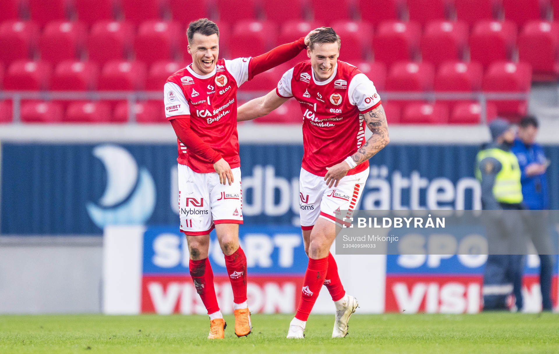Kalmars Simon Skrabb jublar med Mileta Rajovic