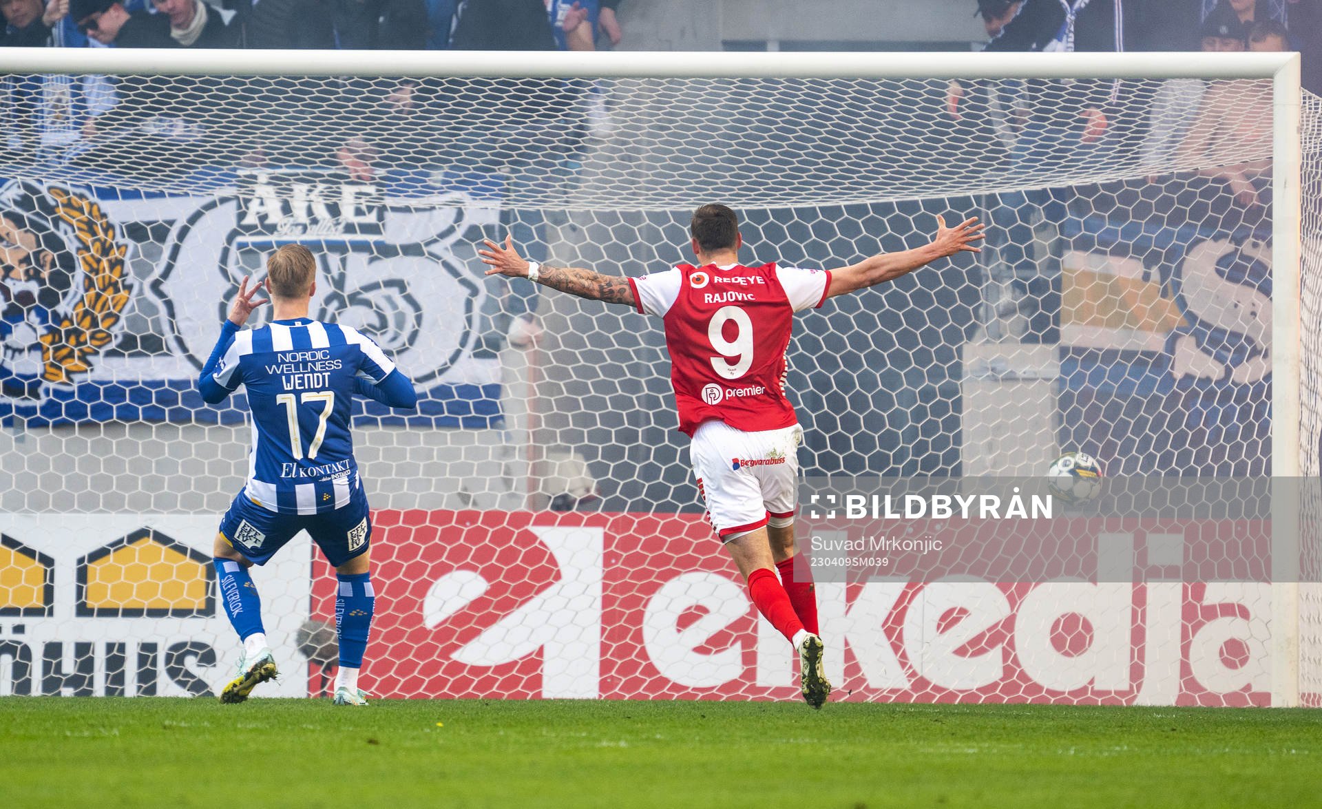 Kalmars Simon Skrabb (ej i bild) gör 1-0 och Mileta