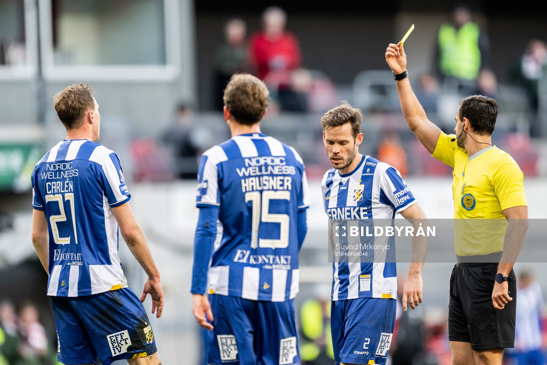 IFK Göteborgs Adam Carlén får gult kort