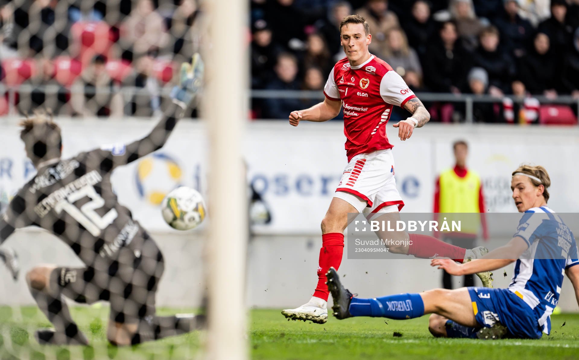 Kalmars Mileta Rajovic mot IFK Göteborgs målvakt Adam