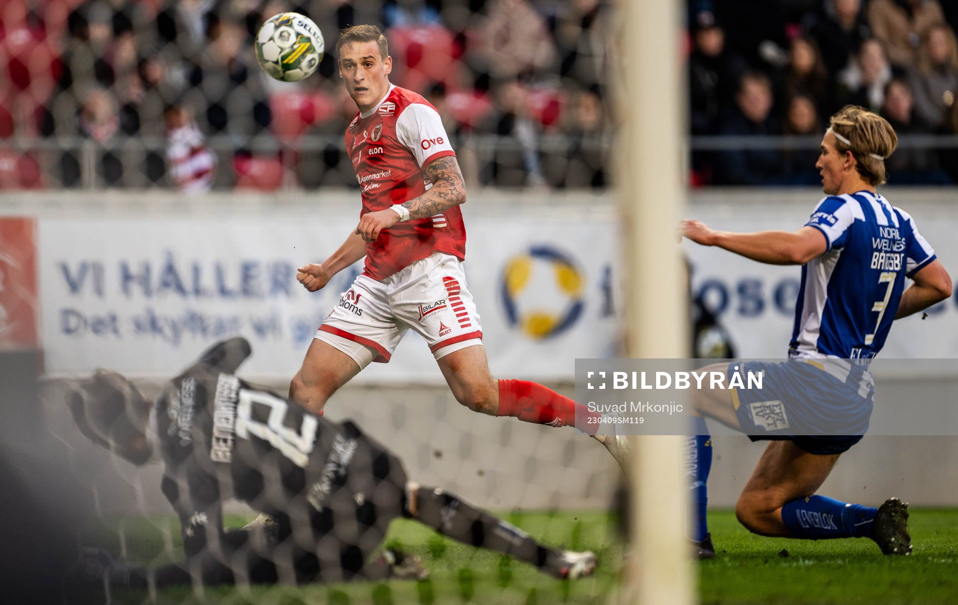 Kalmars Mileta Rajovic mot IFK Göteborgs målvakt Adam