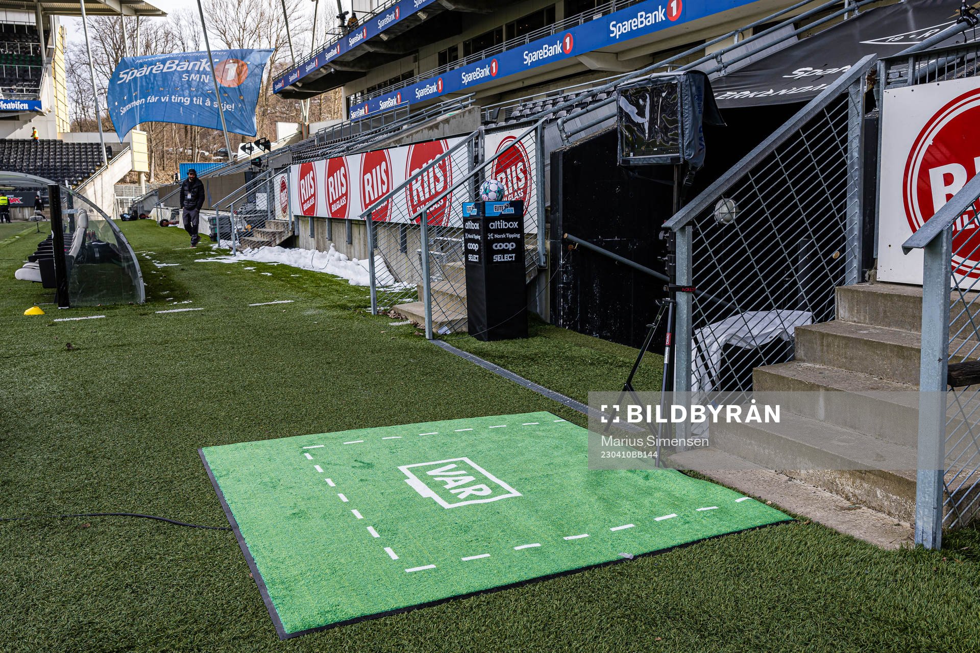 VAR screen