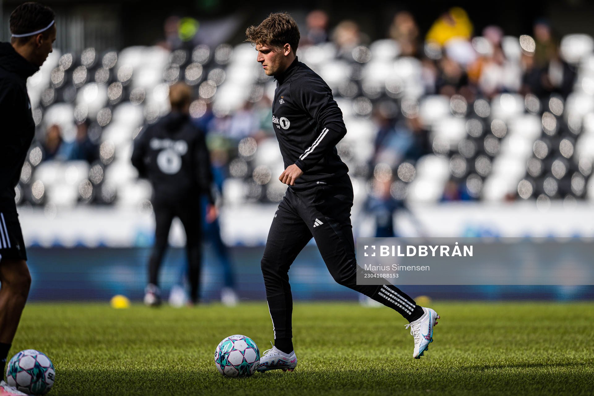 Carl Johan Holse of Rosenborg warms up