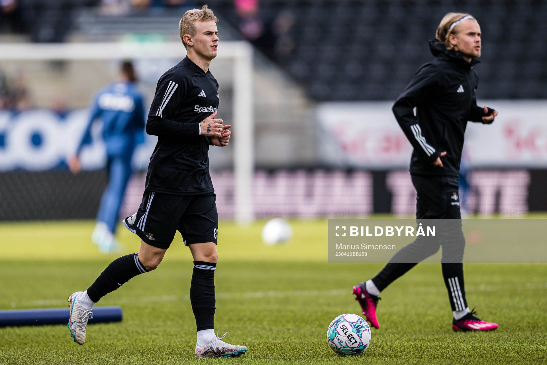 Kristall Mani Ingason of Rosenborg warms up