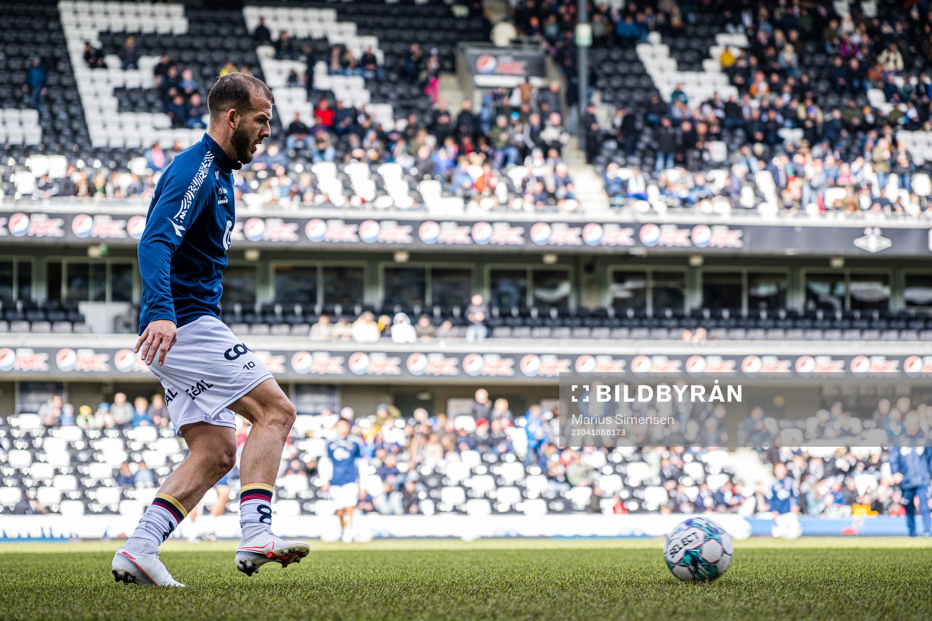 Zlatko Tripic of Viking warms up