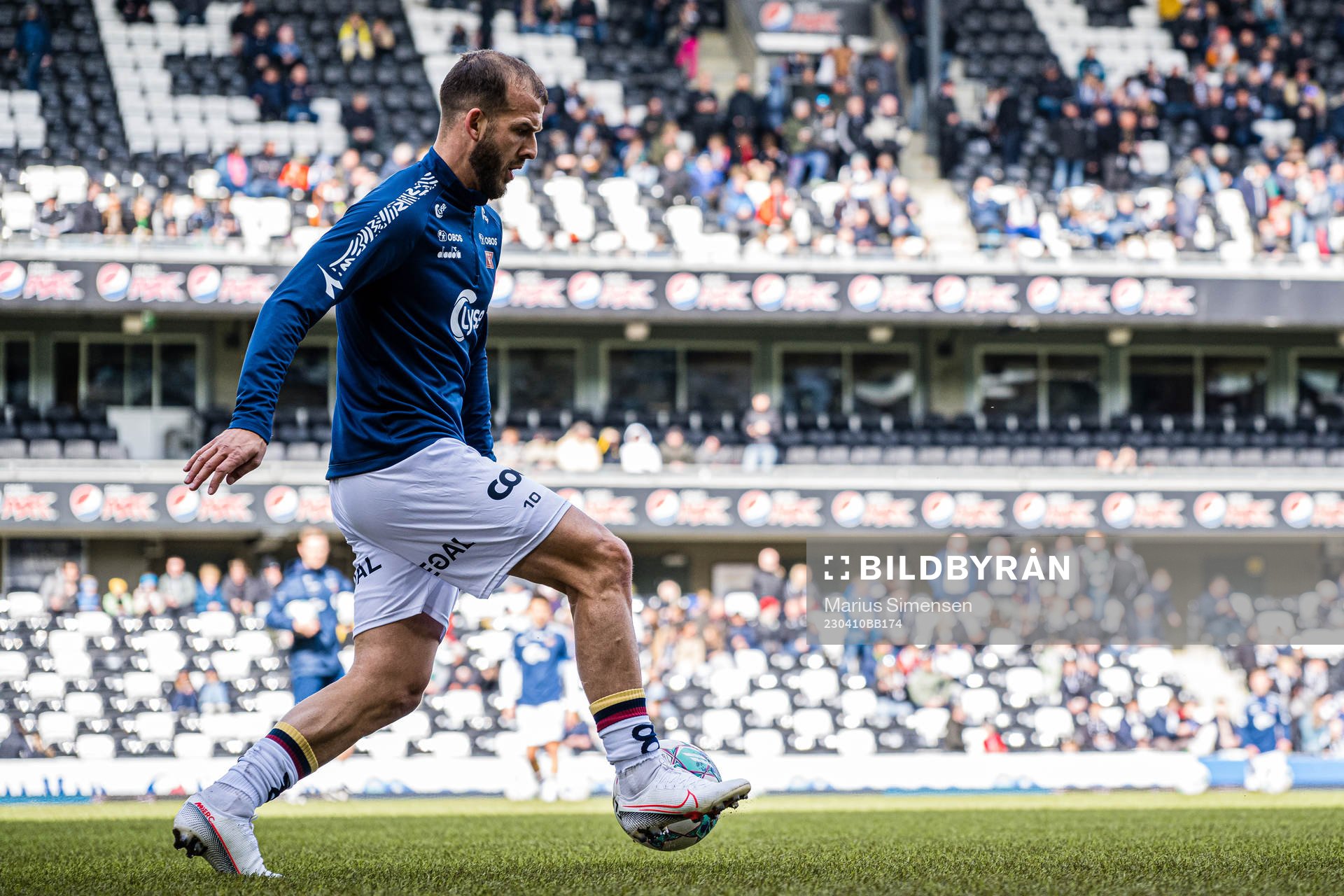 Zlatko Tripic of Viking warms up