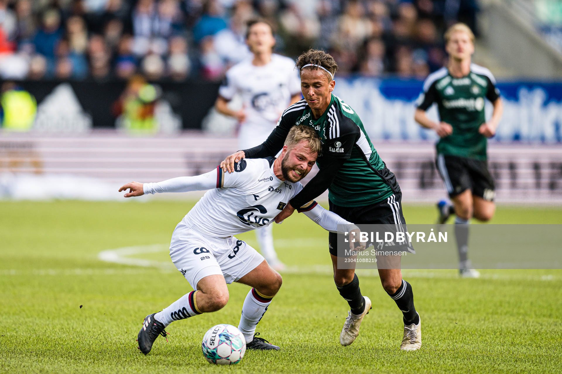 Sander Svendsen of Viking and Adrian Pereira of Rosenborg
