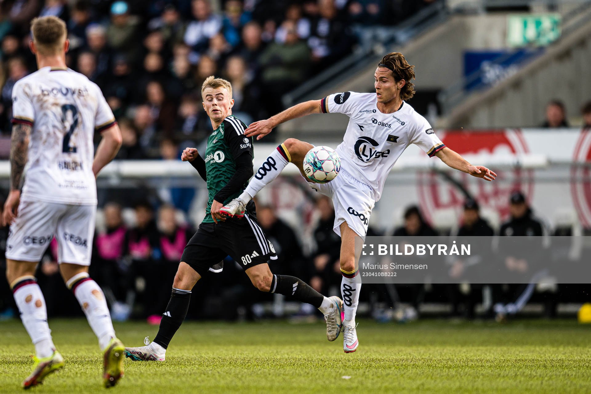 Kristall Mani Ingason of Rosenborg and Markus Solbakken of