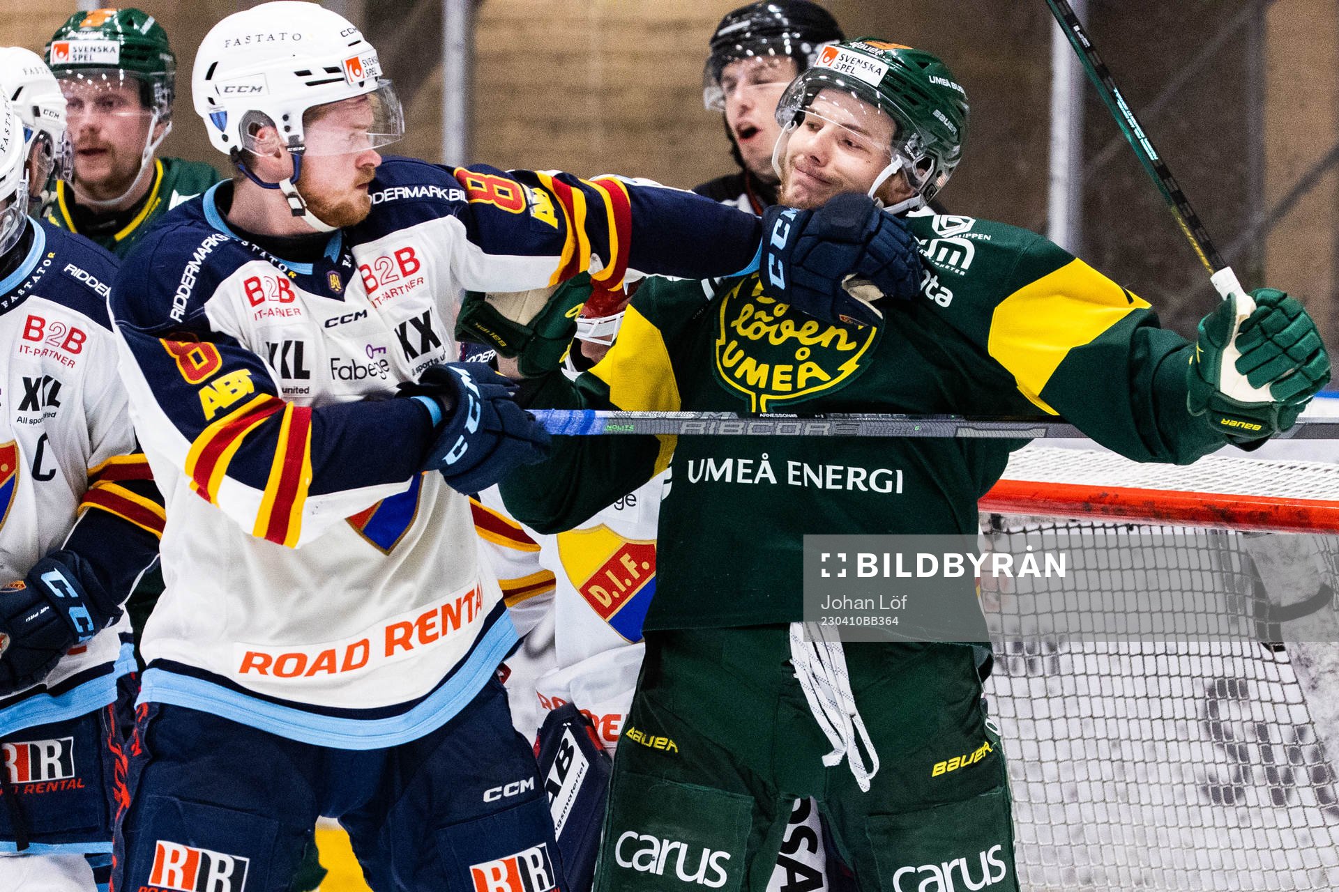 Djurgårdens Linus Arnesson och Björklövens Scott Pooley