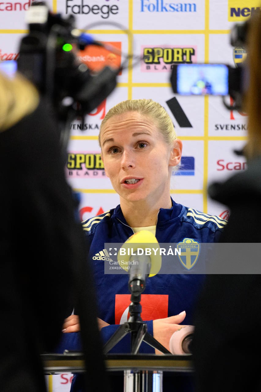 Jonna Andersson is being interviewed