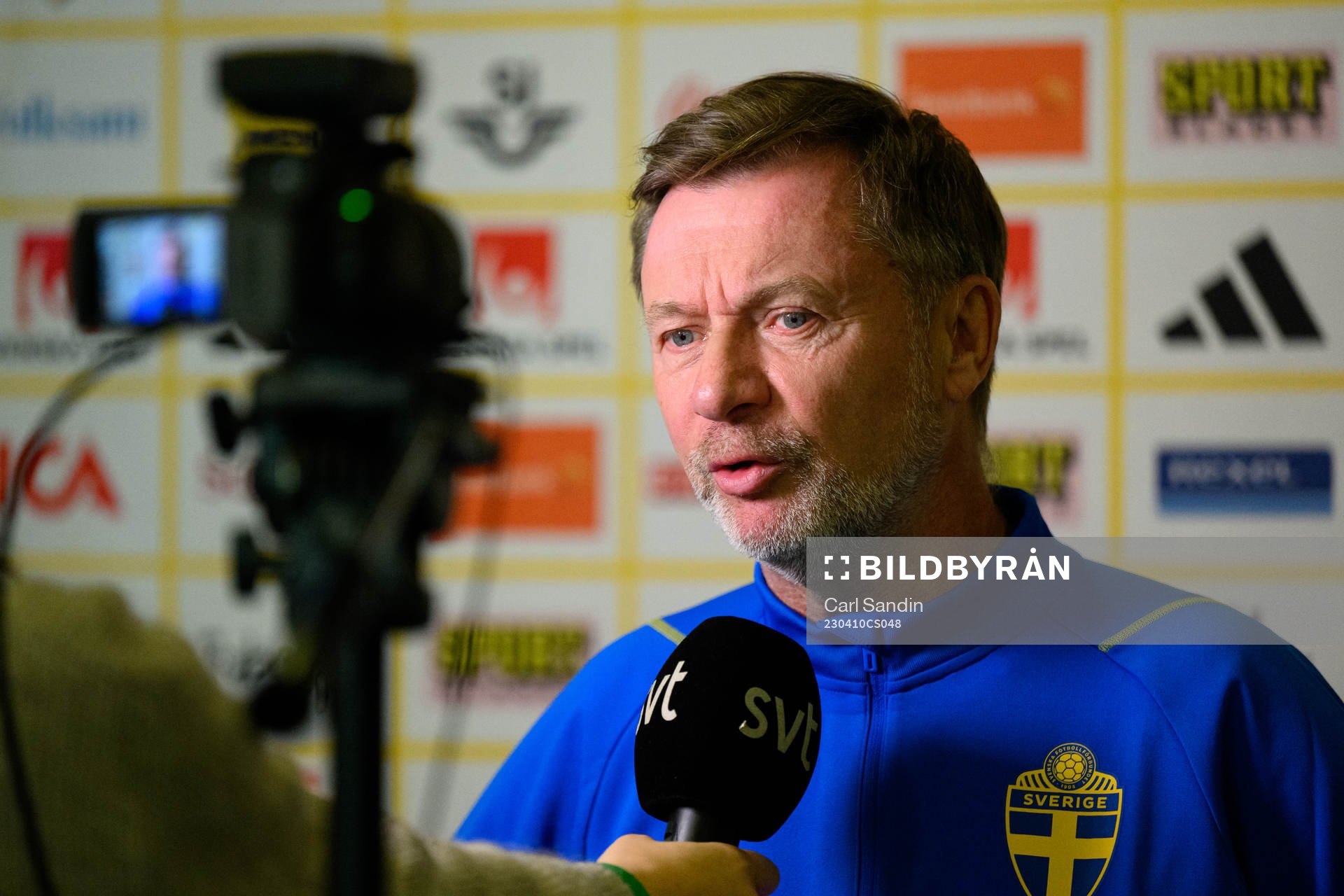 Head coach Peter Gerhardsson is being interviewed