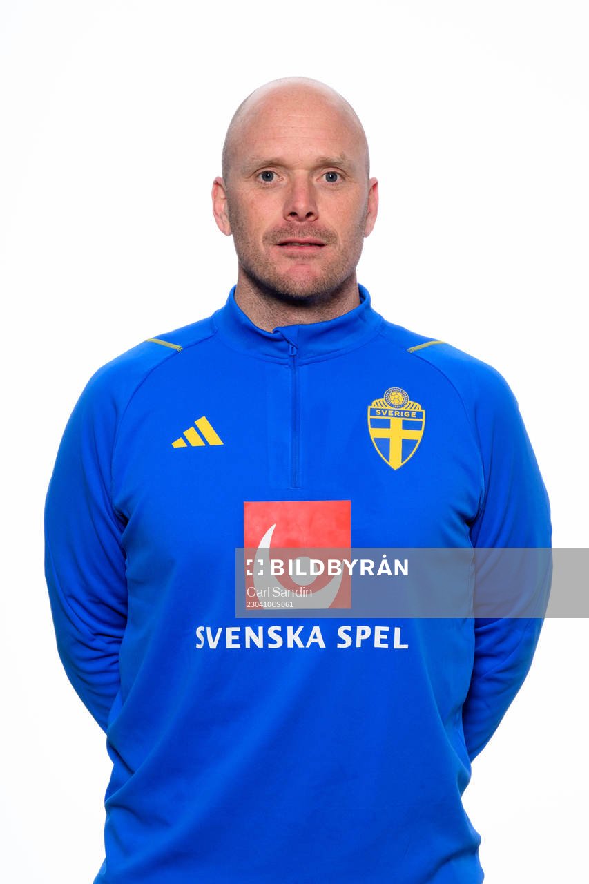 Carl Persson, physiotherapist of the Swedish women's