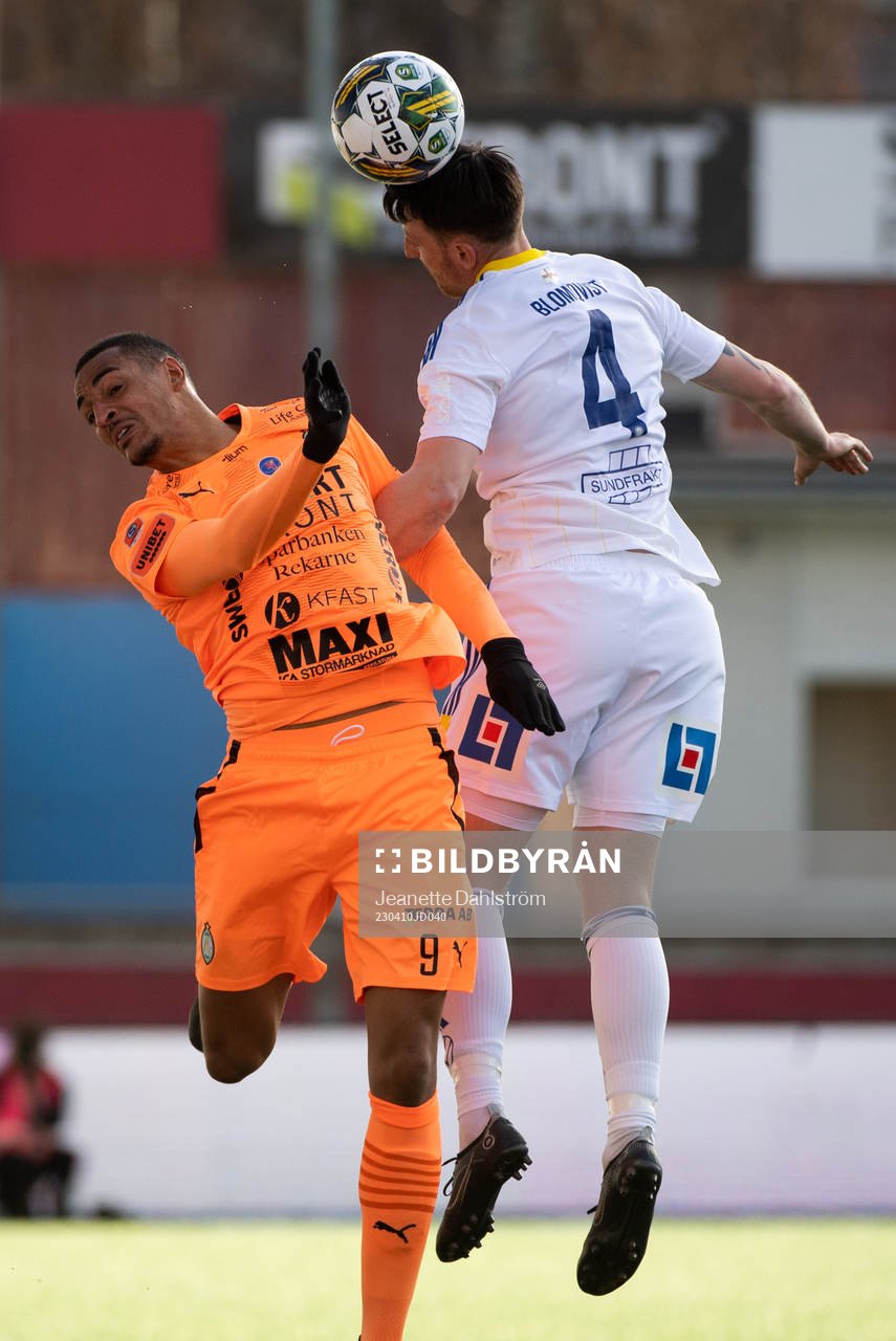 AFC Eskilstunas Simon Karlsson Adjei och GIF Sundsvalls