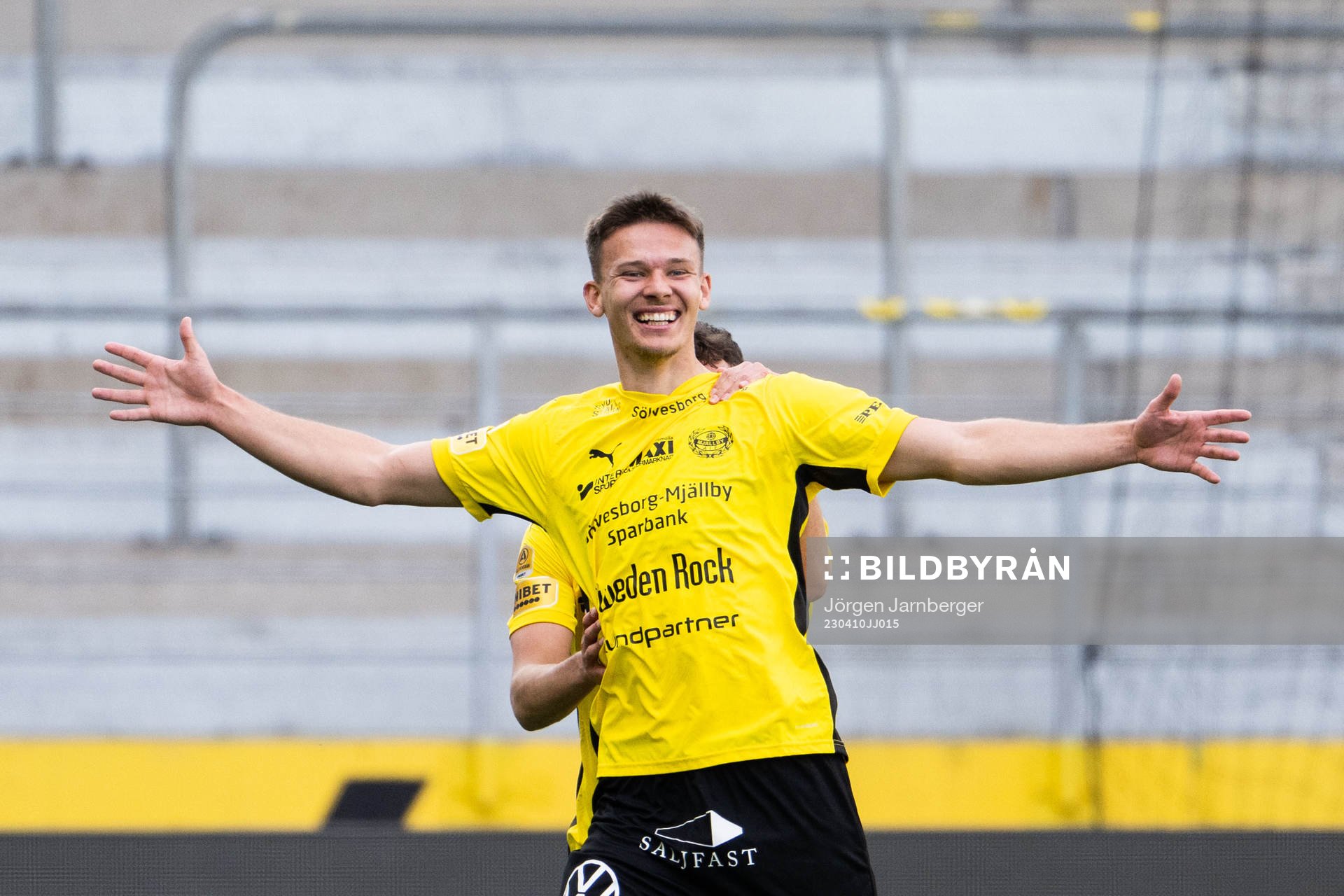Mjällbys Arvid Brorsson jublar