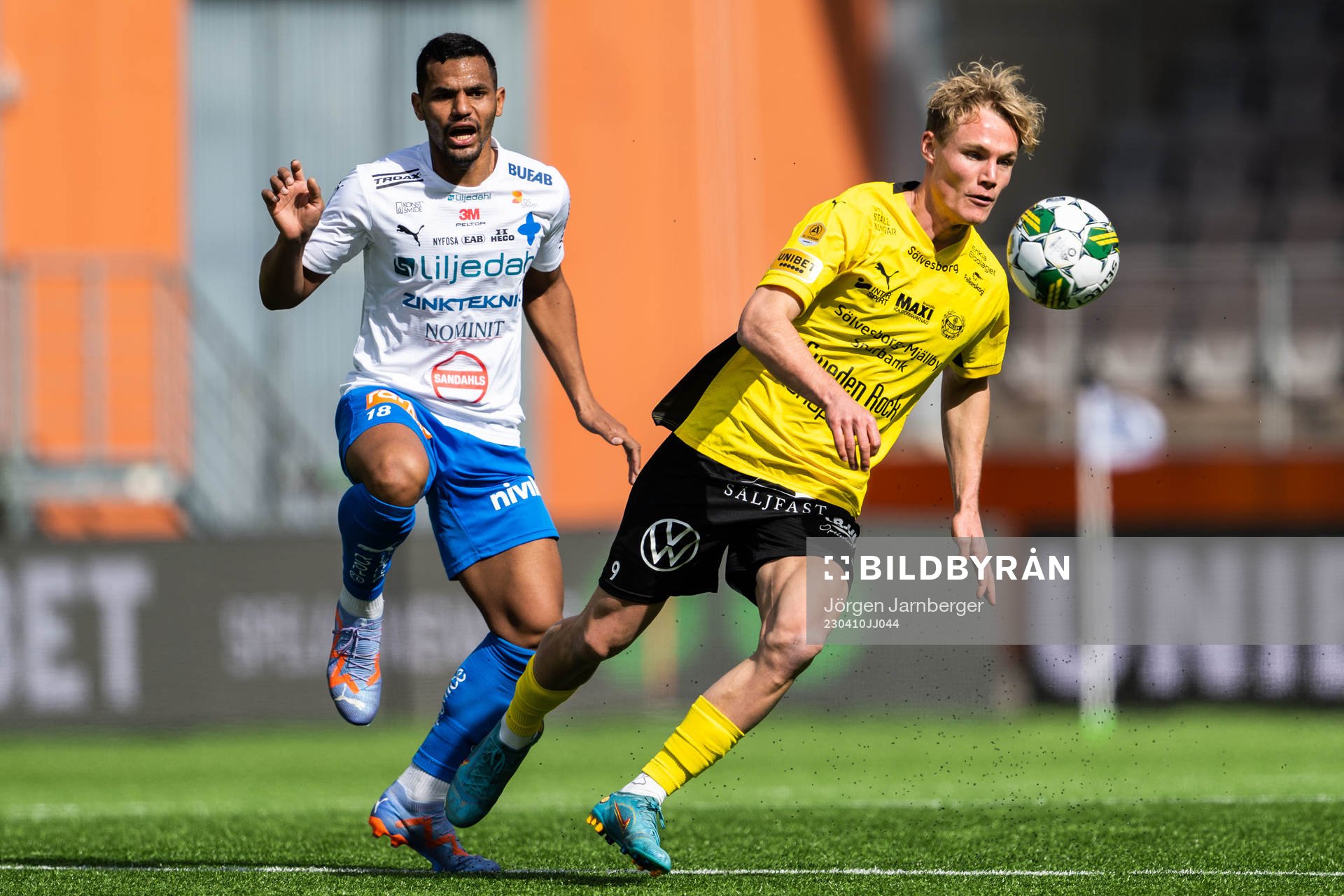 Värnamos Wenderson Oliveira do Nascimento och Mjällbys