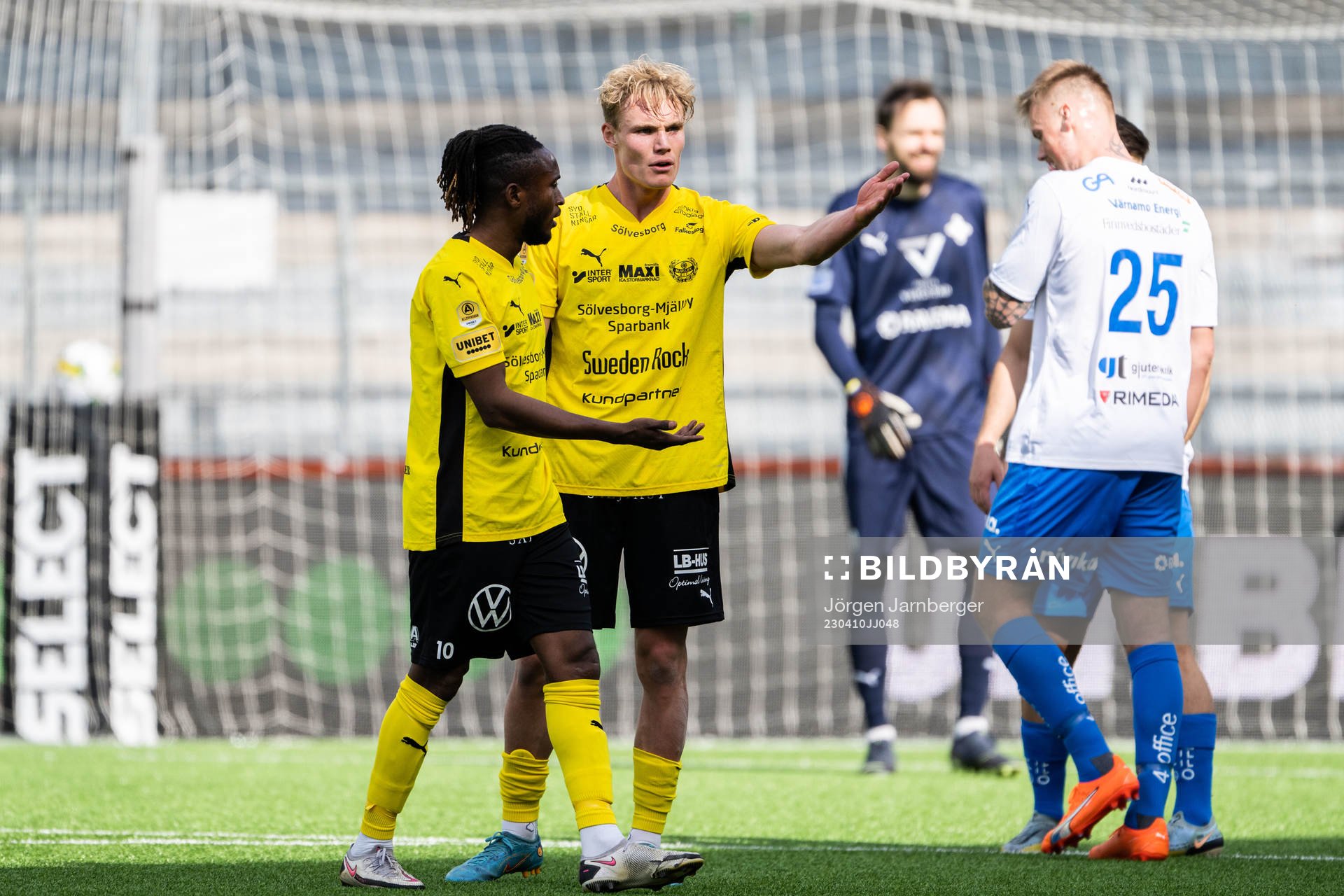 Mjällbys Max Fenger reagerar på domslut