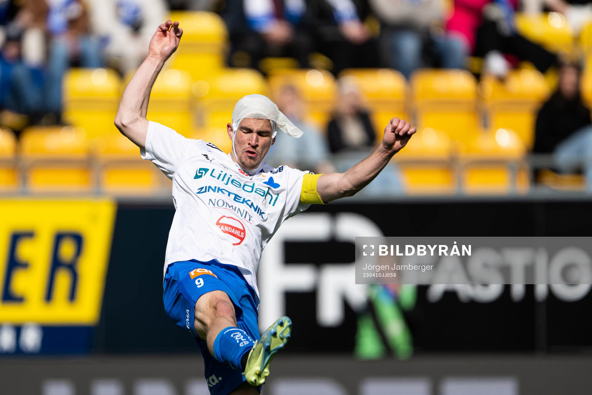 Värnamos Oscar Johansson med bandage om huvudet