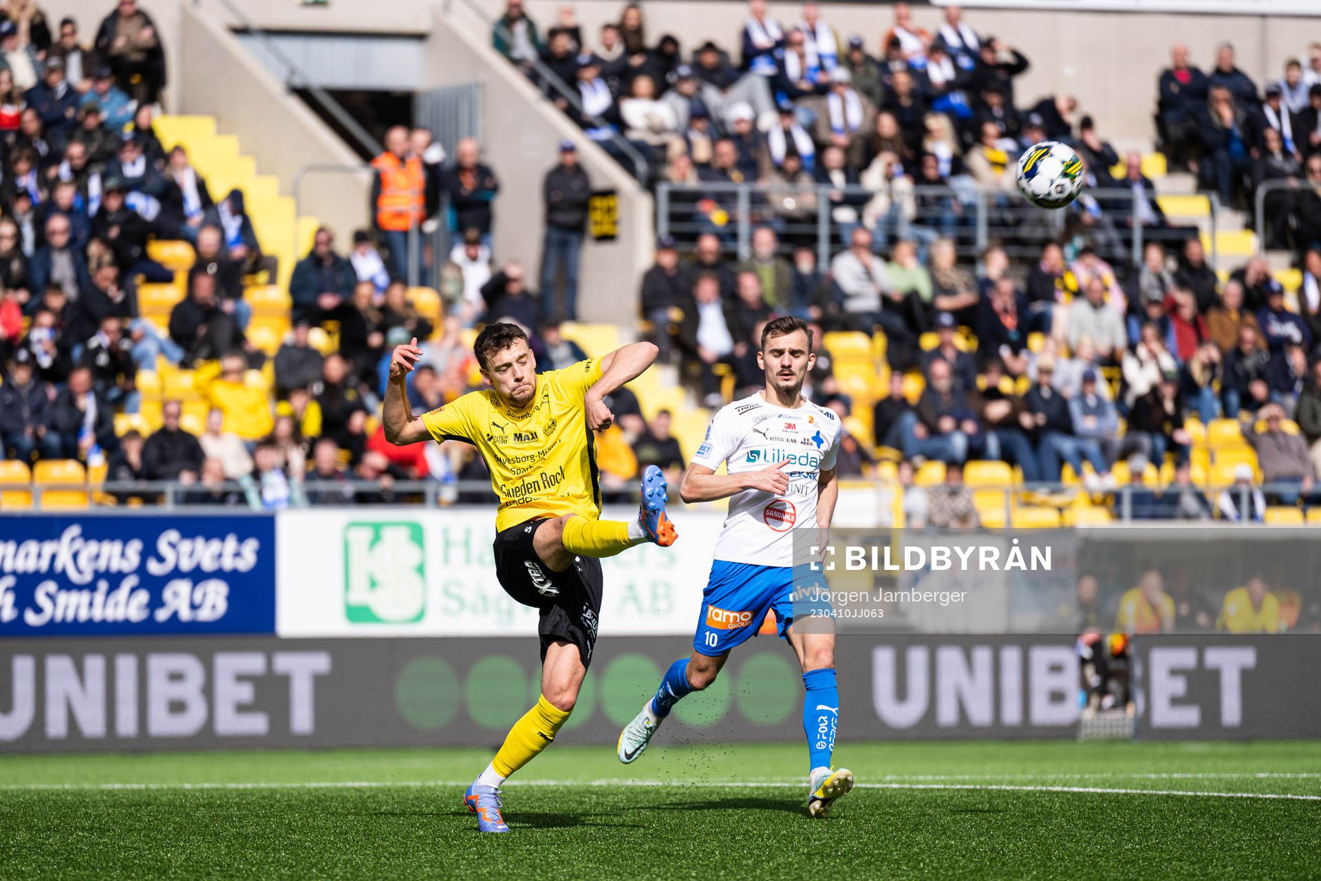 Mjällbys Colin Rösler och Värnamos Ajdin Zeljkovic